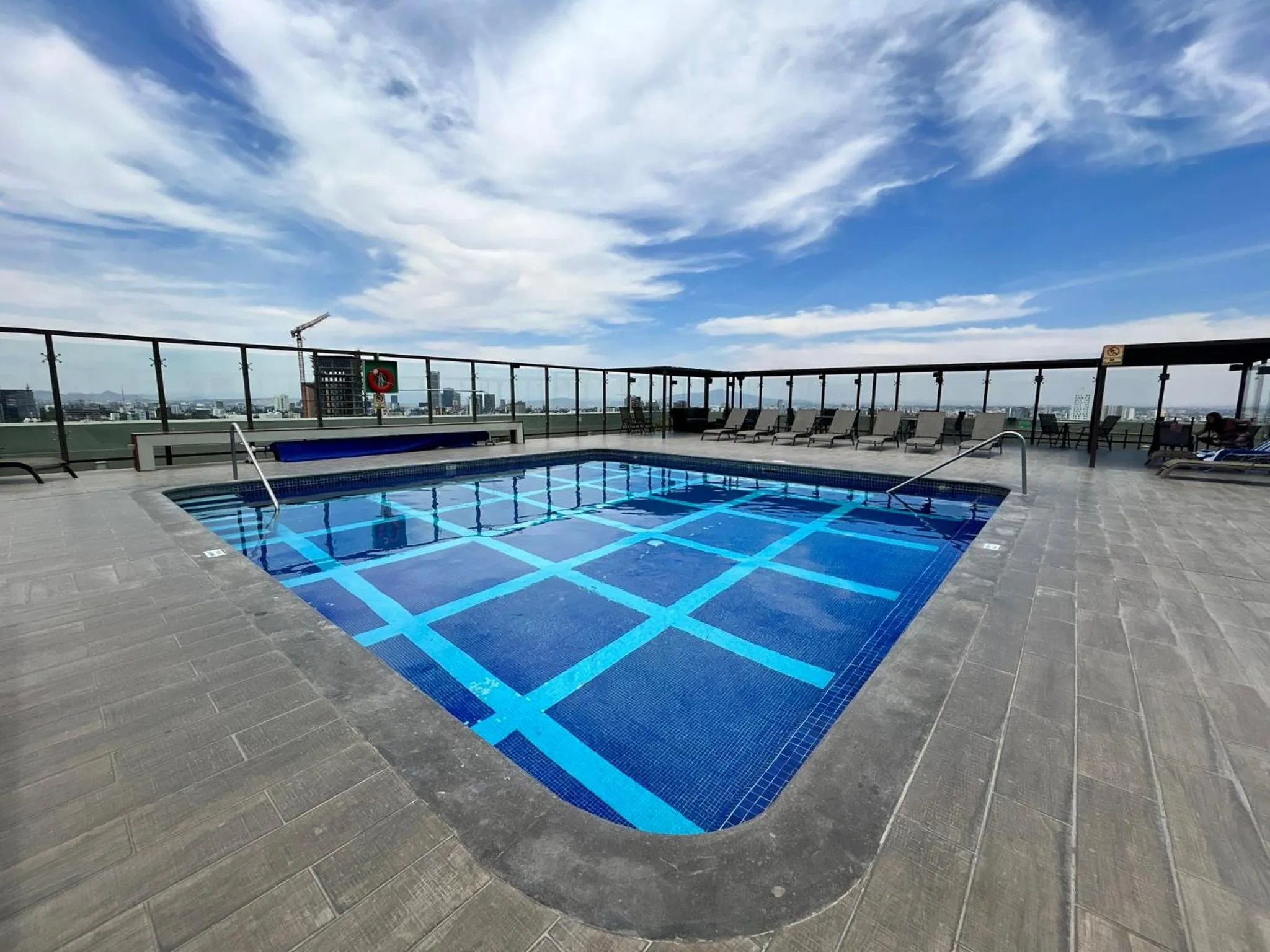 Swimming pool in Holiday Inn Guadalajara Select by IHG