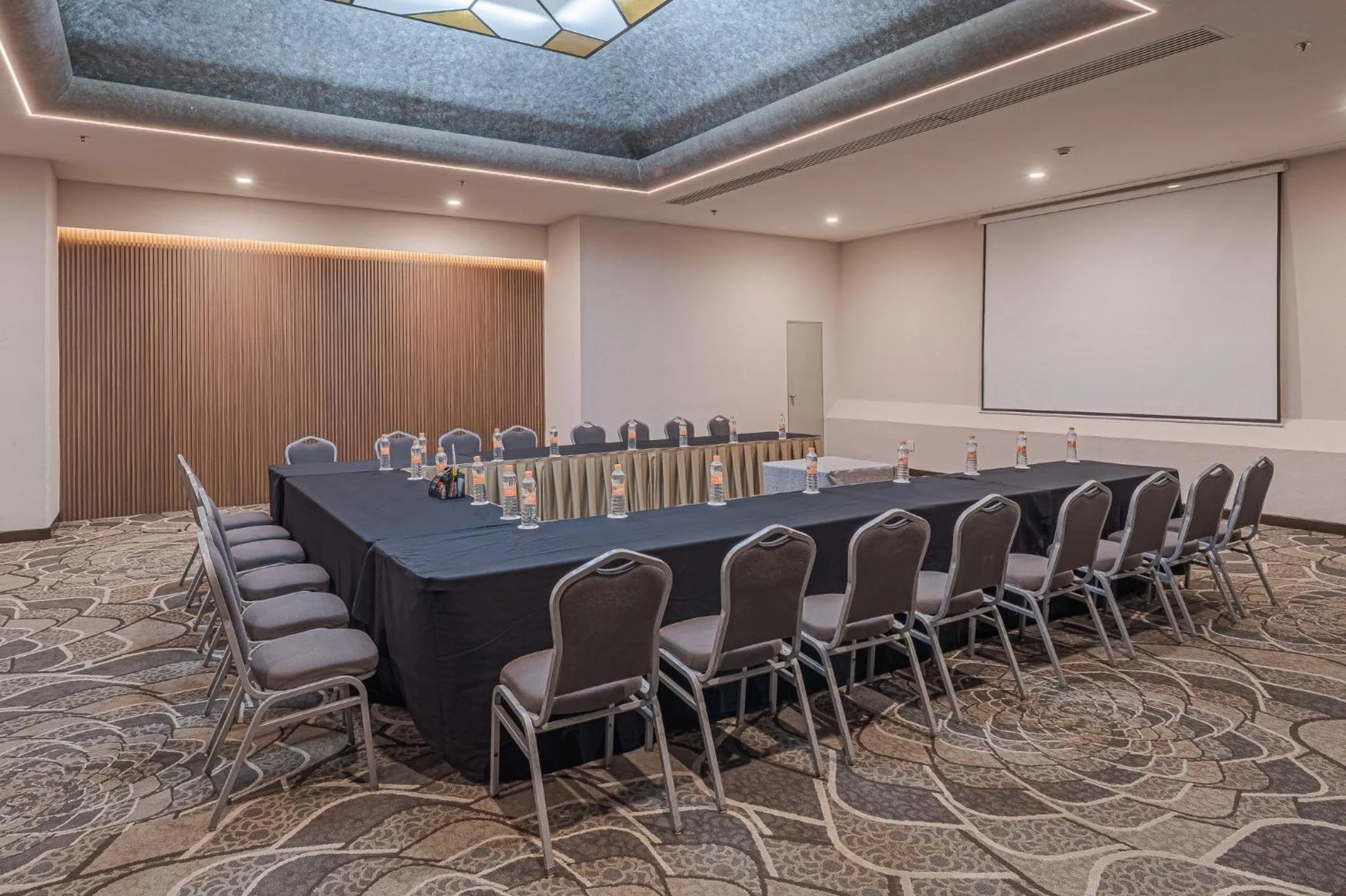 Meeting/conference room in Holiday Inn Guadalajara Select by IHG