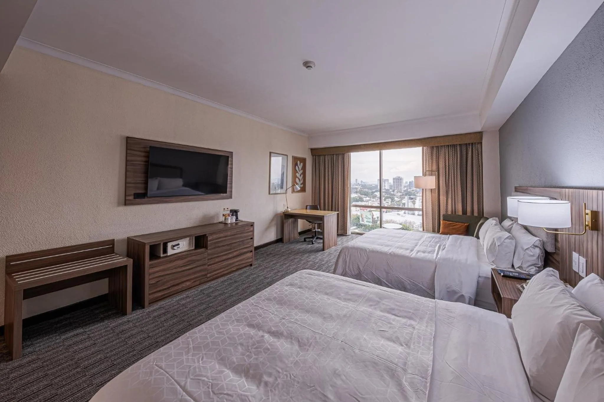 Photo of the whole room, Bed in Holiday Inn Guadalajara Select by IHG