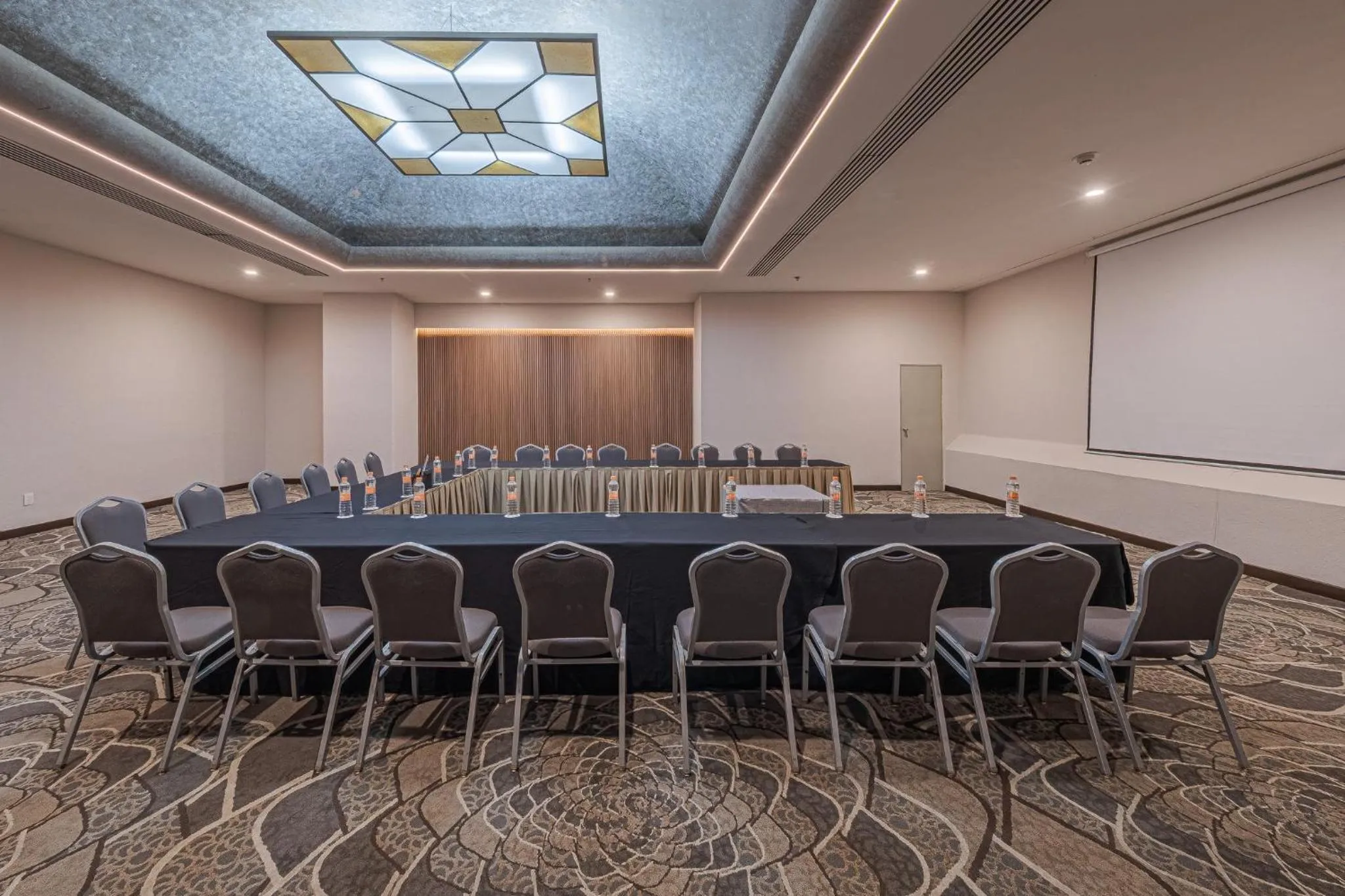 Meeting/conference room in Holiday Inn Guadalajara Select by IHG