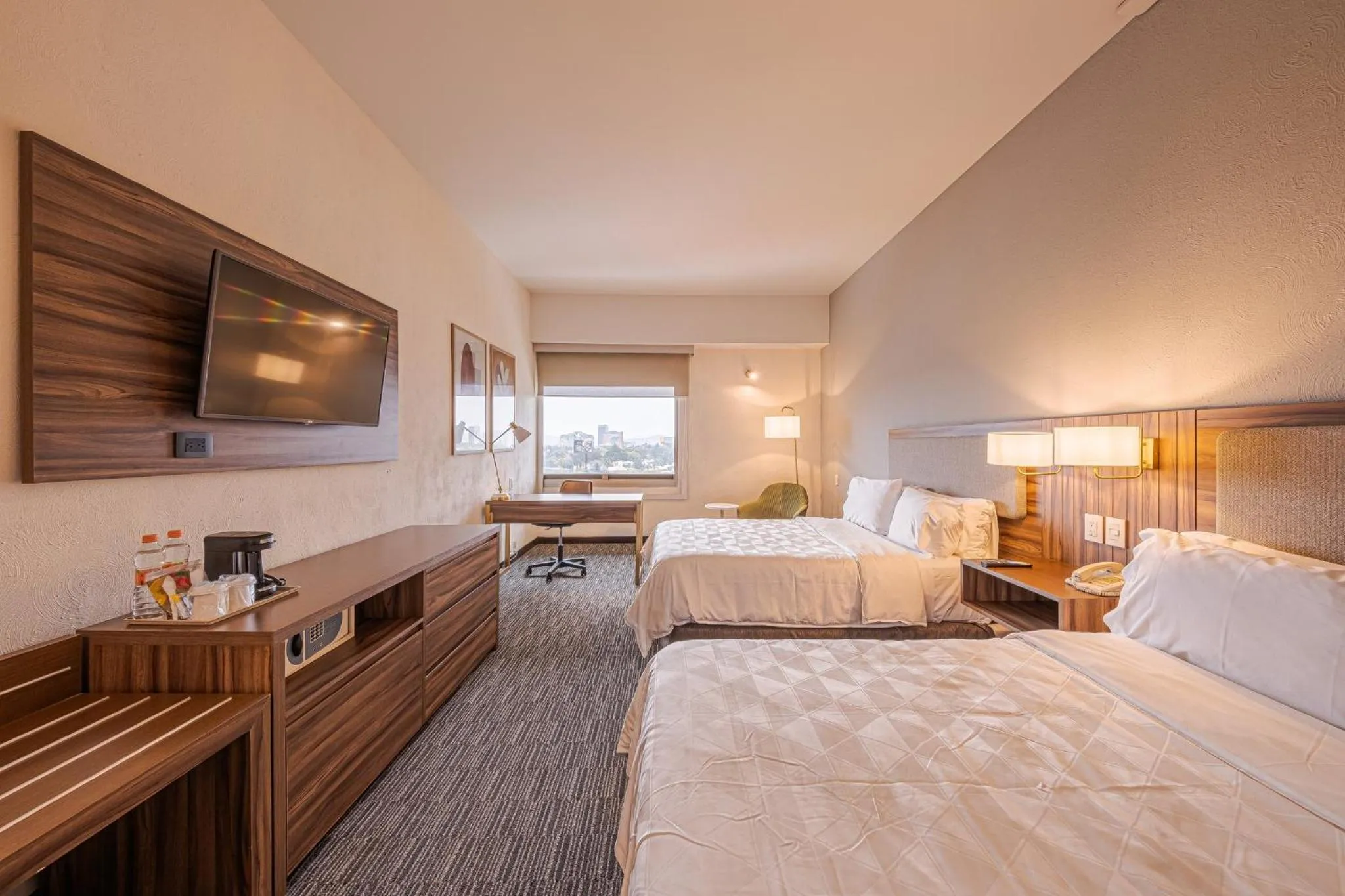 Photo of the whole room, Bed in Holiday Inn Guadalajara Select by IHG