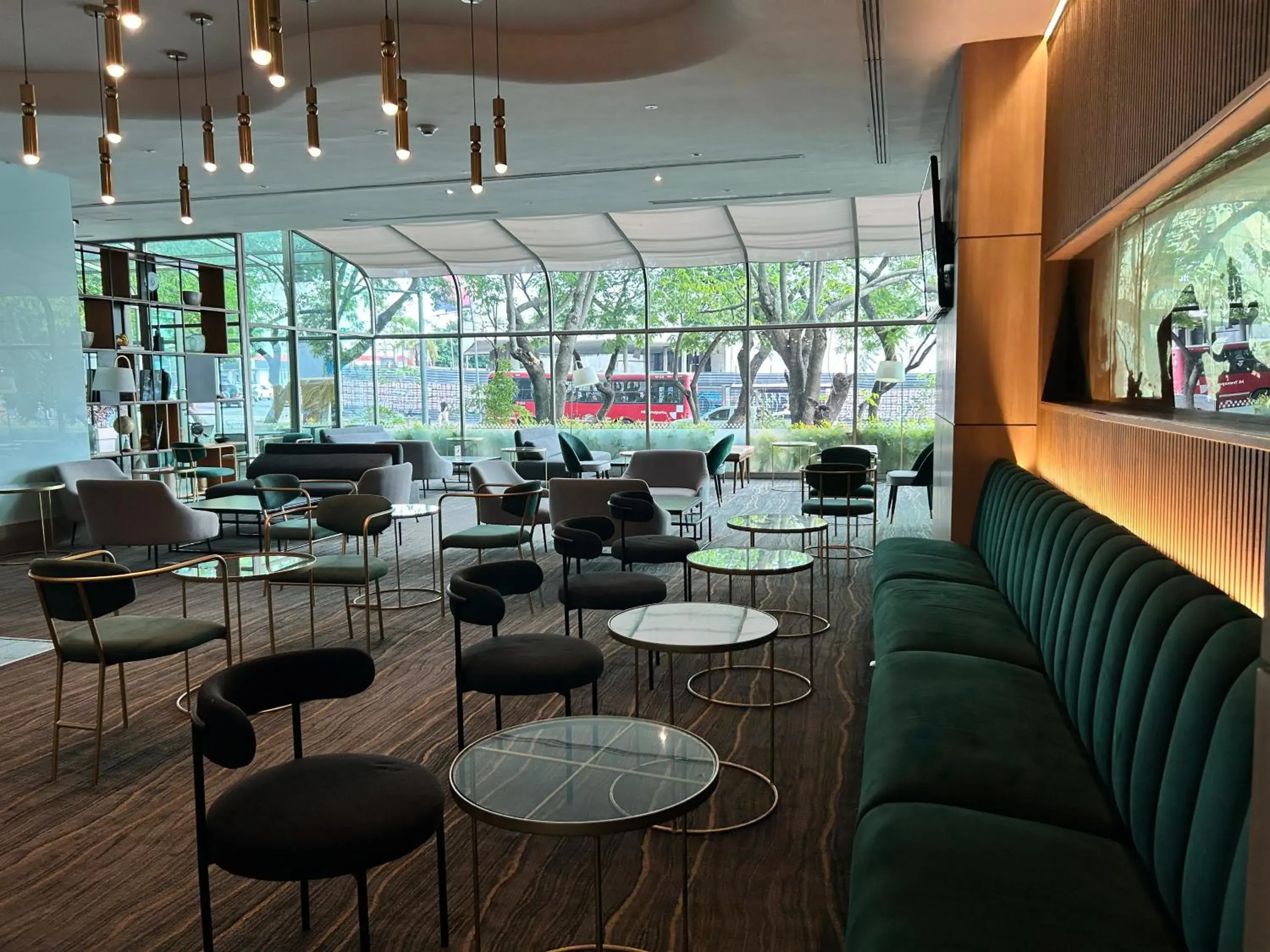 Lounge or bar in Holiday Inn Guadalajara Select by IHG Lounge or bar in Holiday Inn Guadalajara Select by IHG