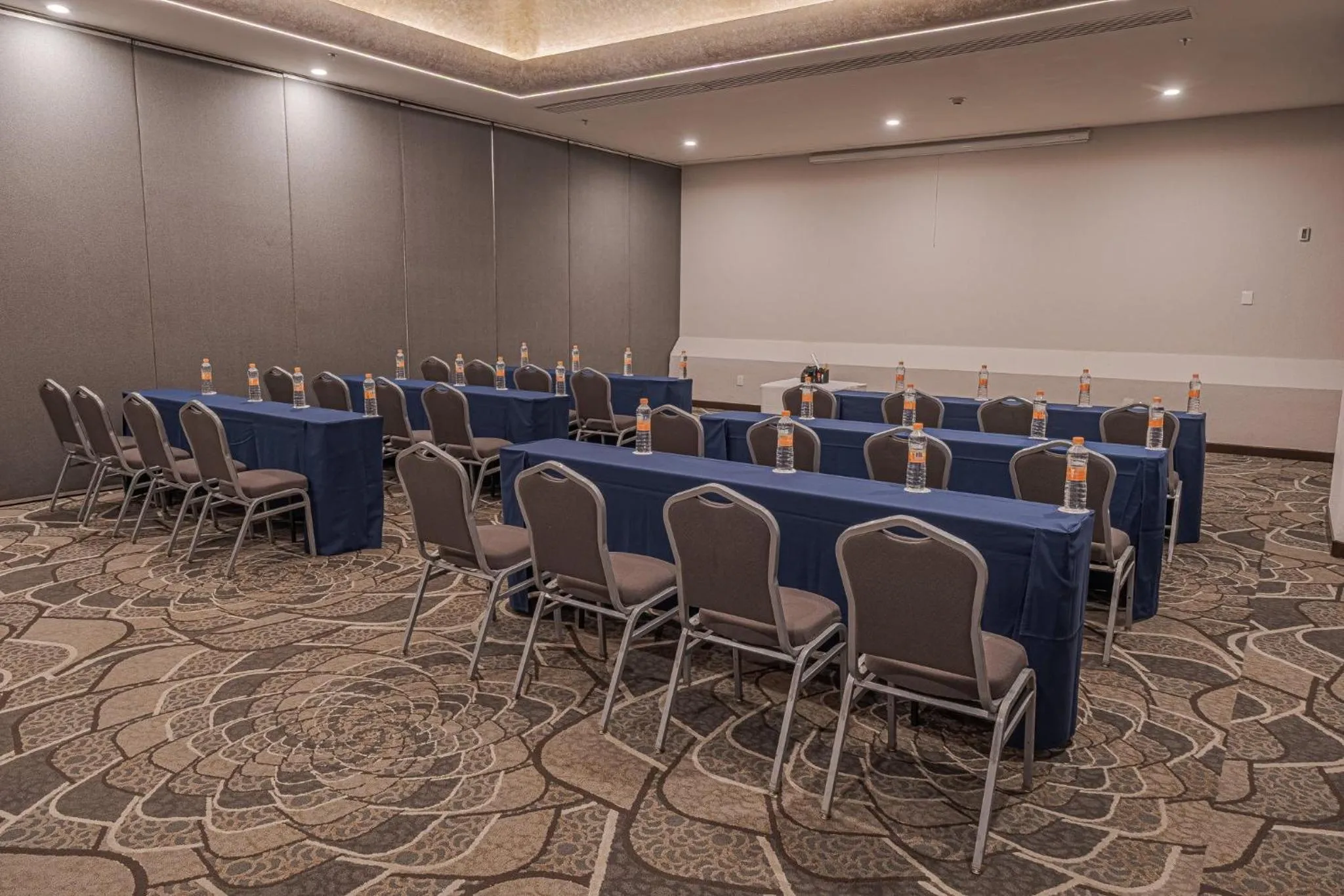 Meeting/conference room in Holiday Inn Guadalajara Select by IHG
