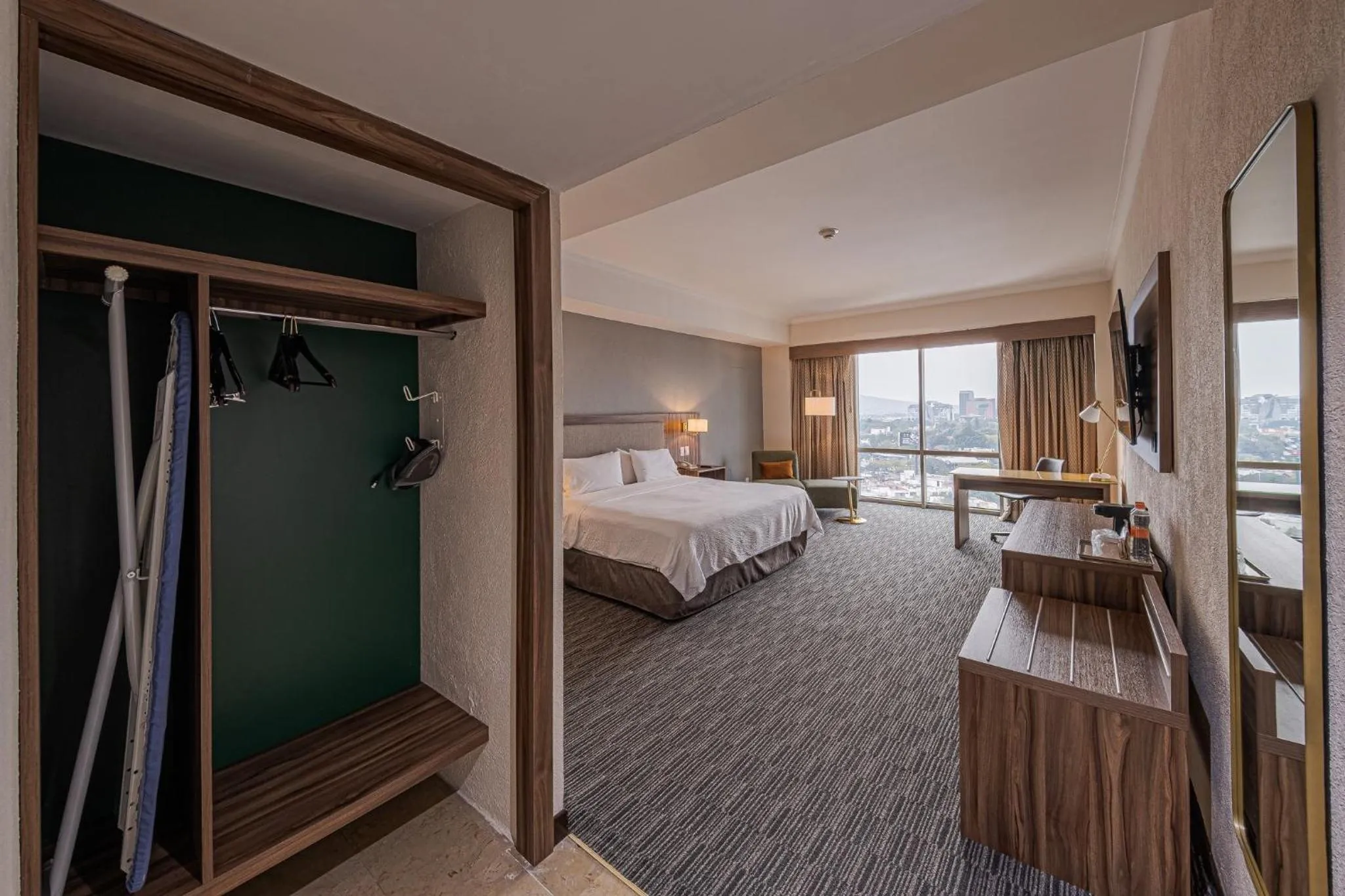 Photo of the whole room, Bed in Holiday Inn Guadalajara Select by IHG