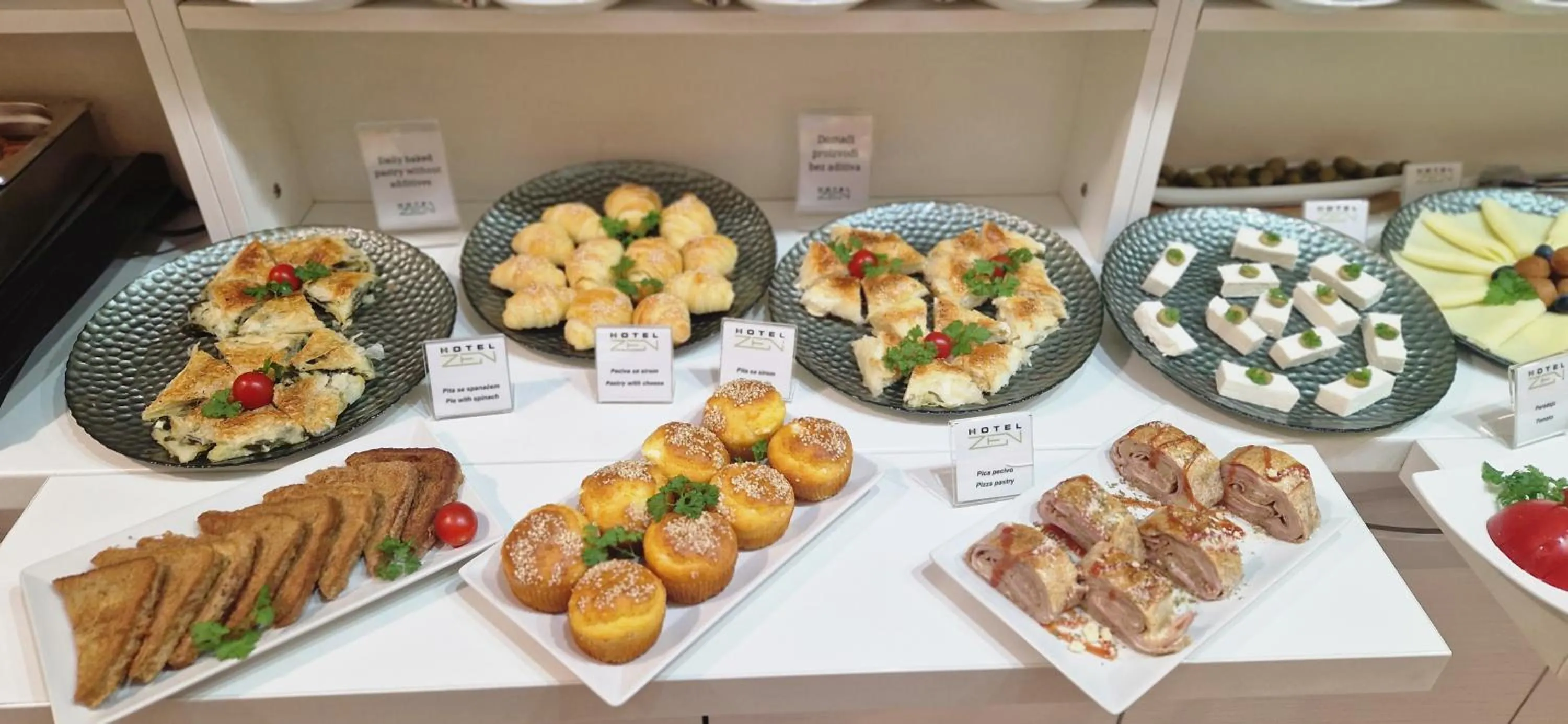 Food and drinks in Garni Hotel Zen free parking