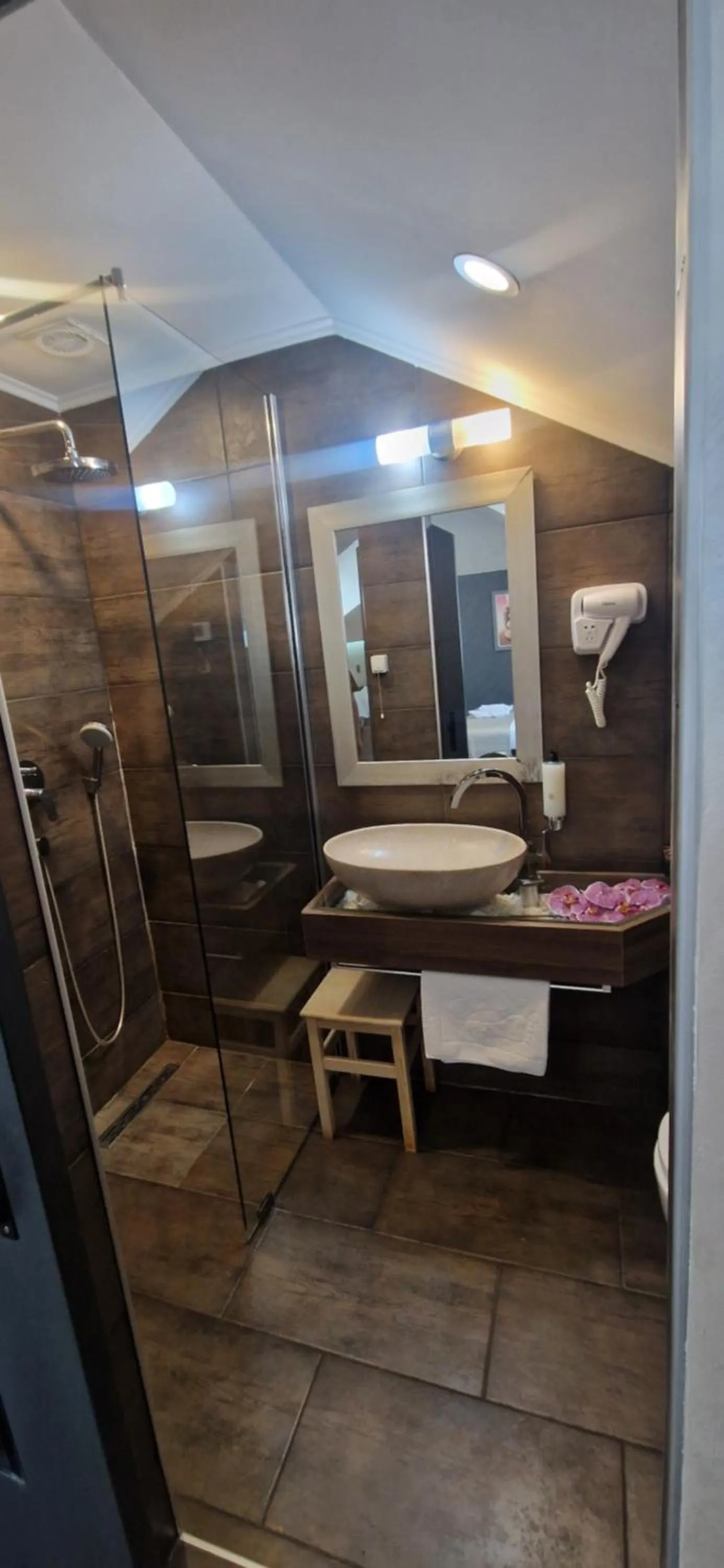 Bathroom in Garni Hotel Zen free parking