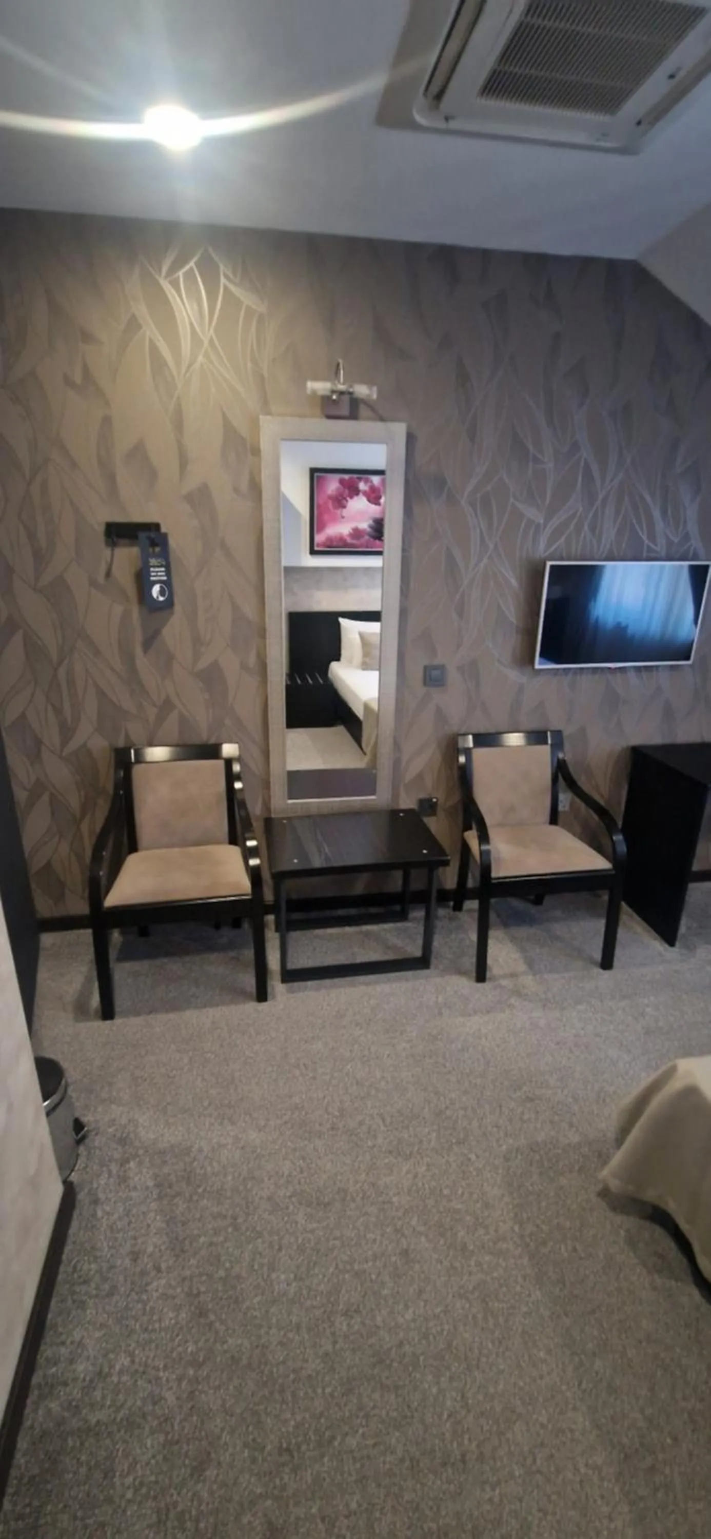 TV and multimedia in Garni Hotel Zen free parking