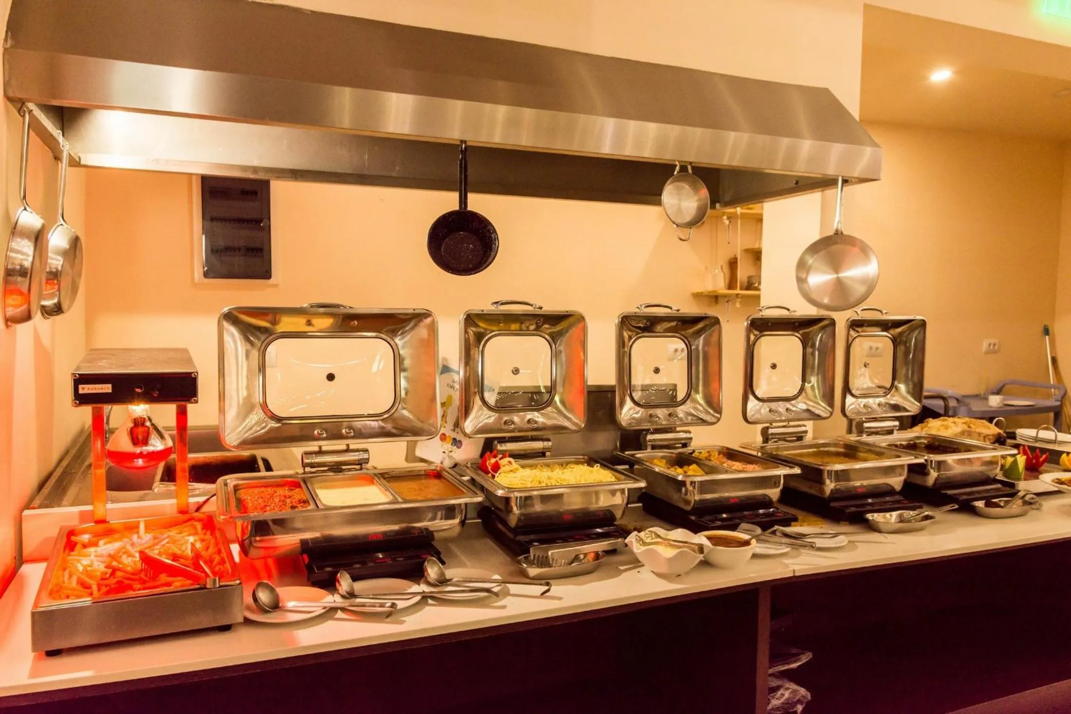 Restaurant/places to eat in Zante Plaza Hotel & Apartments