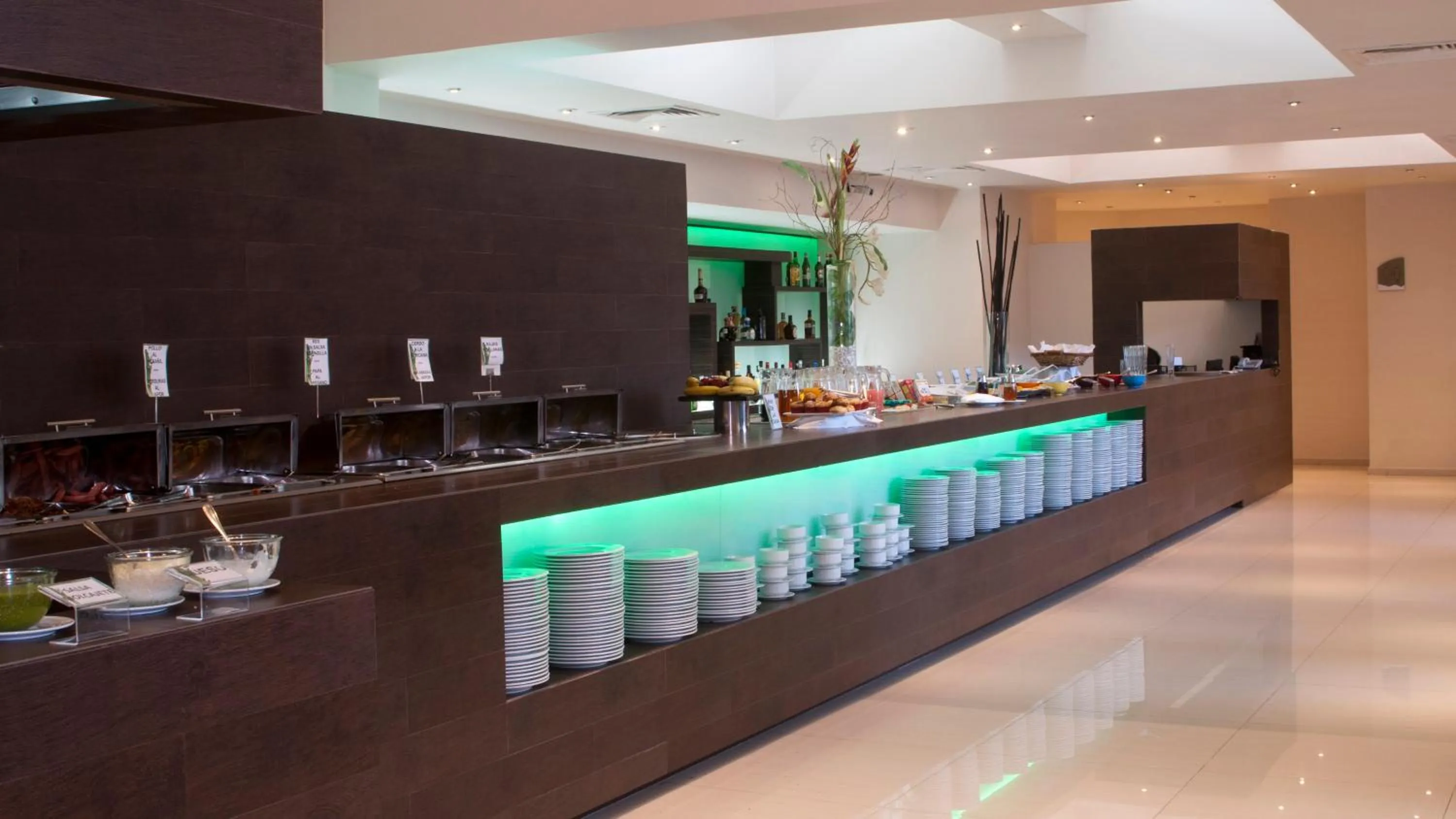 Restaurant/places to eat in Holiday Inn Mexico Dali Airport by IHG