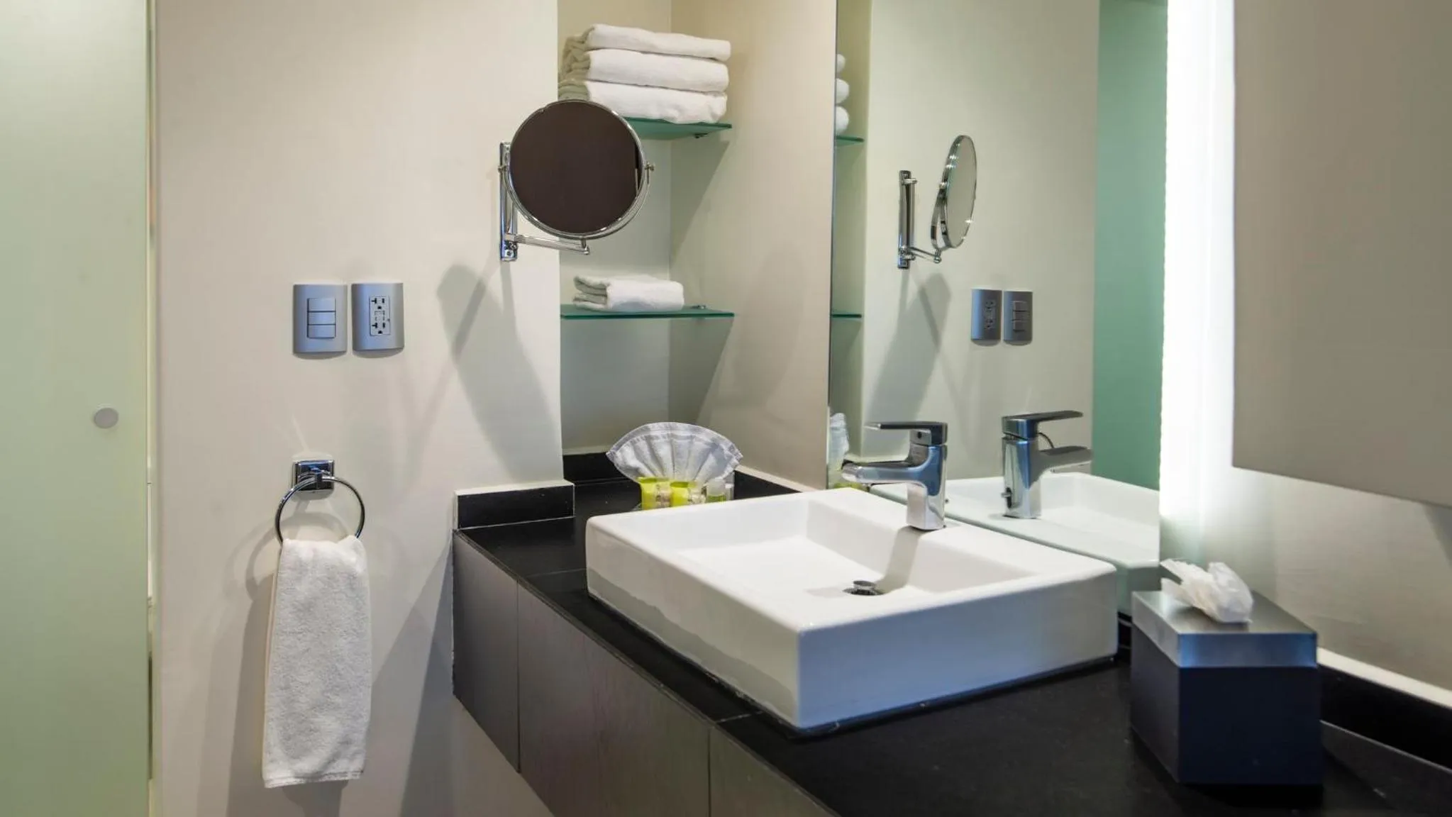 Photo of the whole room in Holiday Inn Mexico Dali Airport by IHG