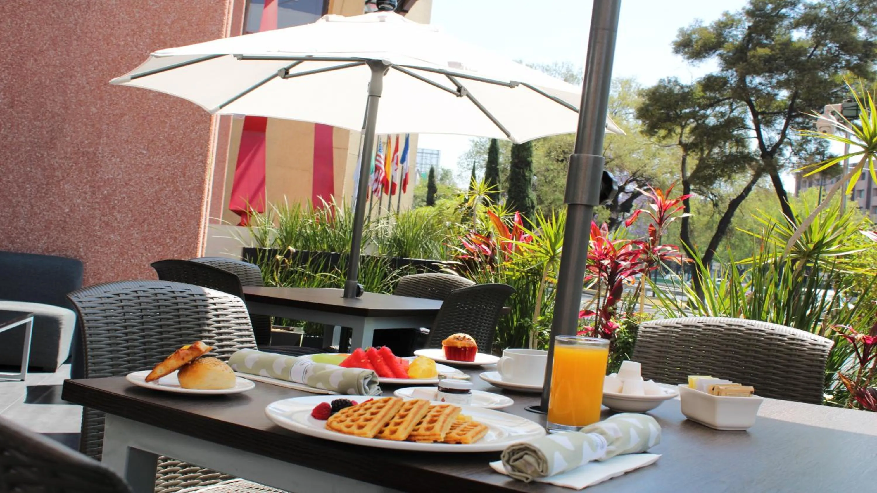 Restaurant/places to eat in Holiday Inn Mexico Dali Airport by IHG