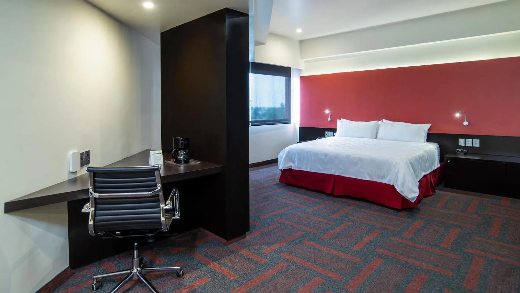Photo of the whole room, Bed in Holiday Inn Mexico Dali Airport by IHG