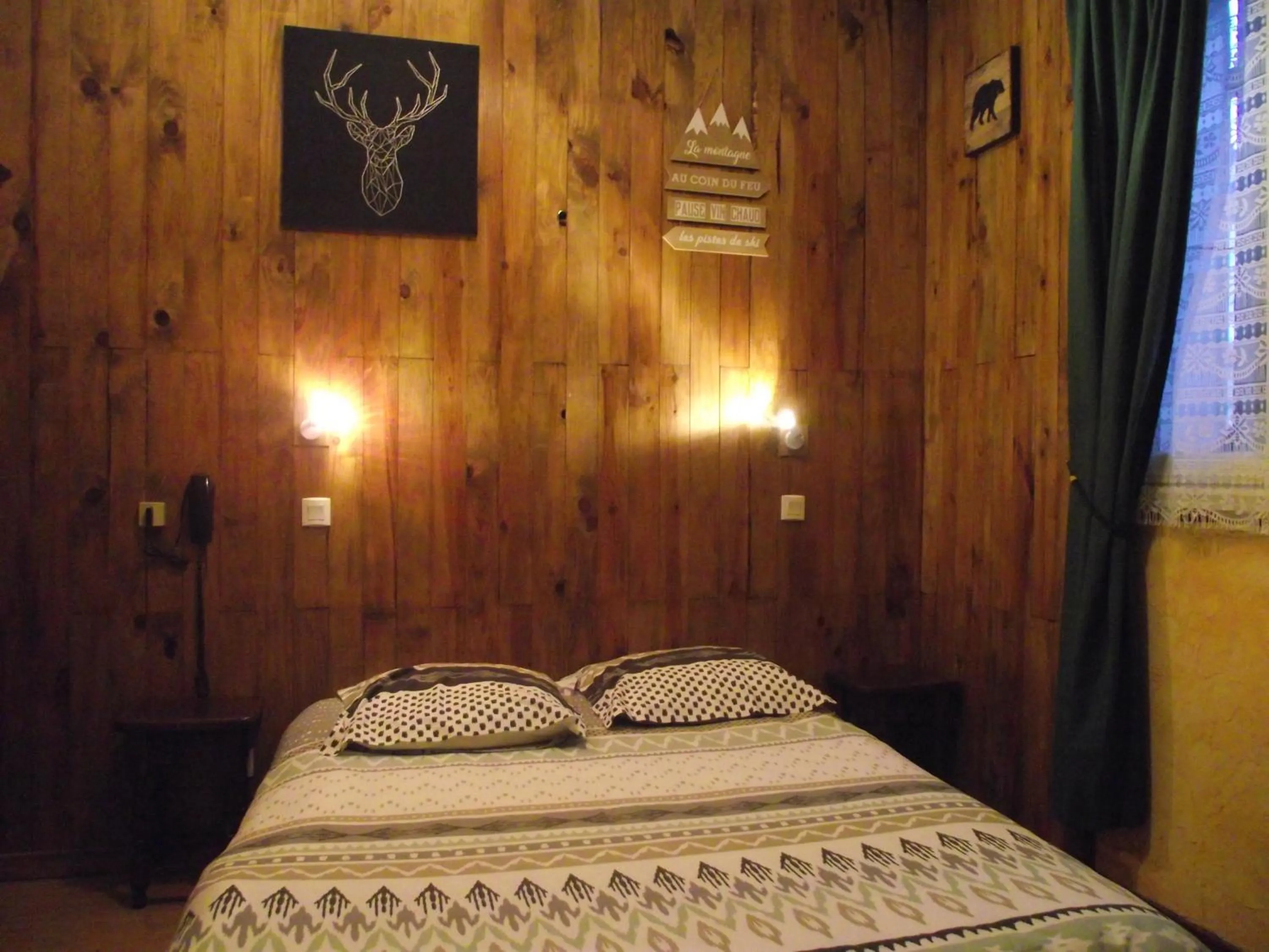 Bed in Hotel Valérie