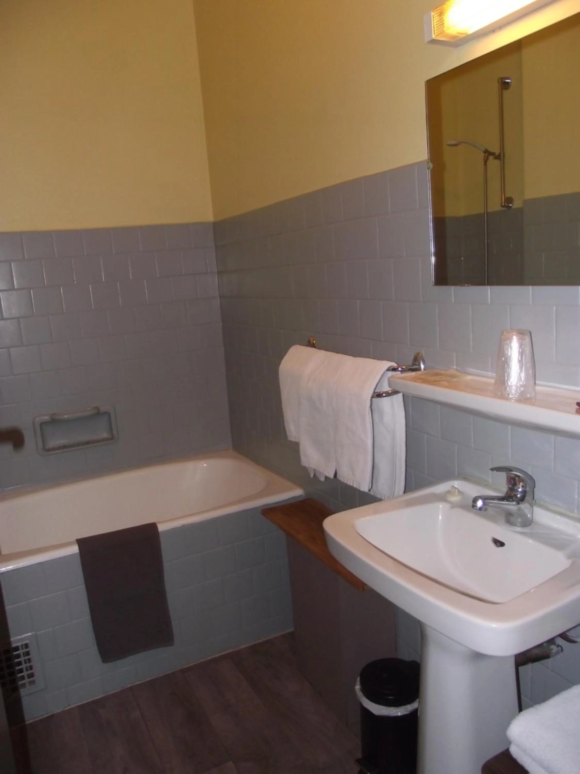 Bathroom in Hotel Valérie