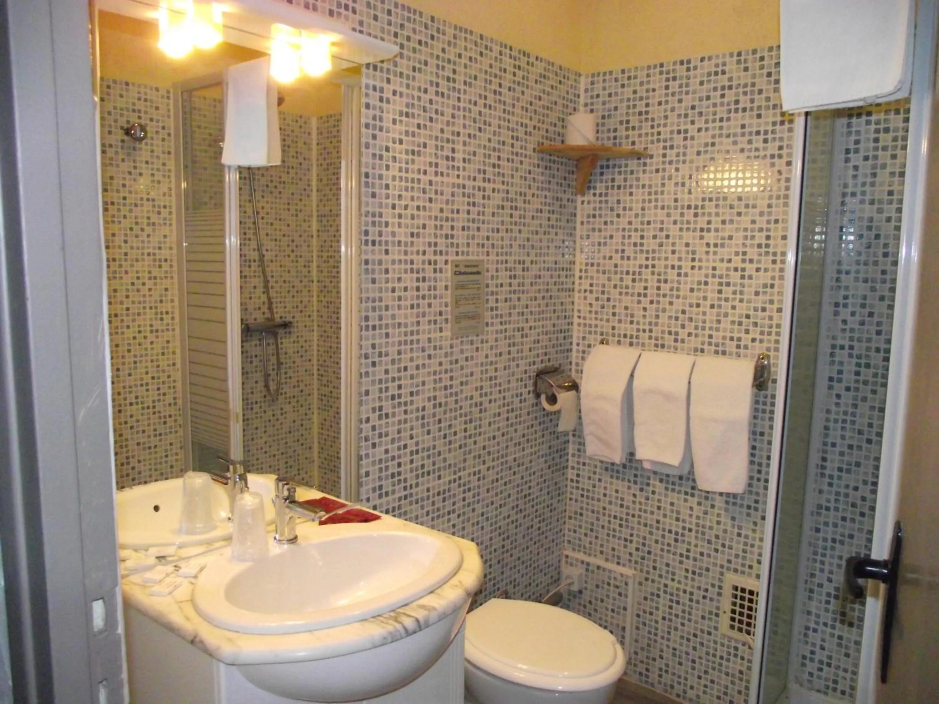 Shower in Hotel Valérie