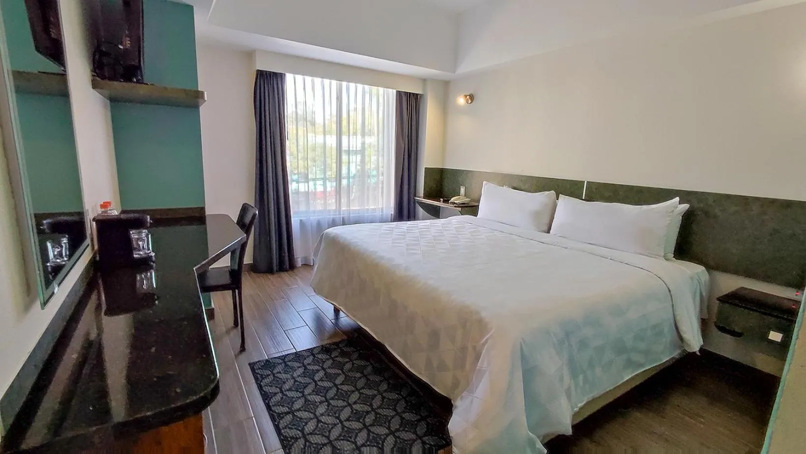 Photo of the whole room, Bed in Hotel Roosevelt Condesa