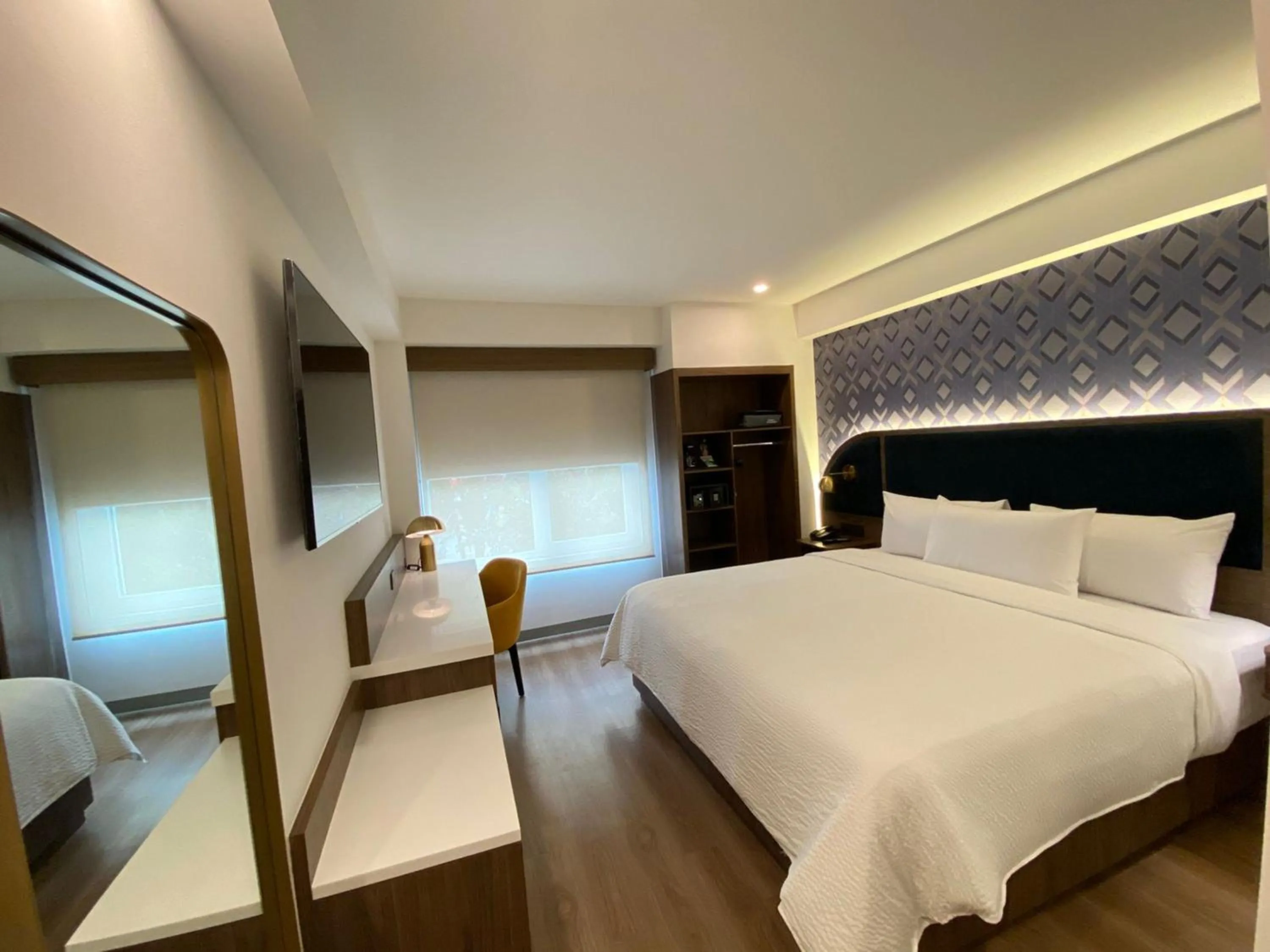 Photo of the whole room, Bed in Holiday Inn Express Ciudad de Mexico Condesa by IHG