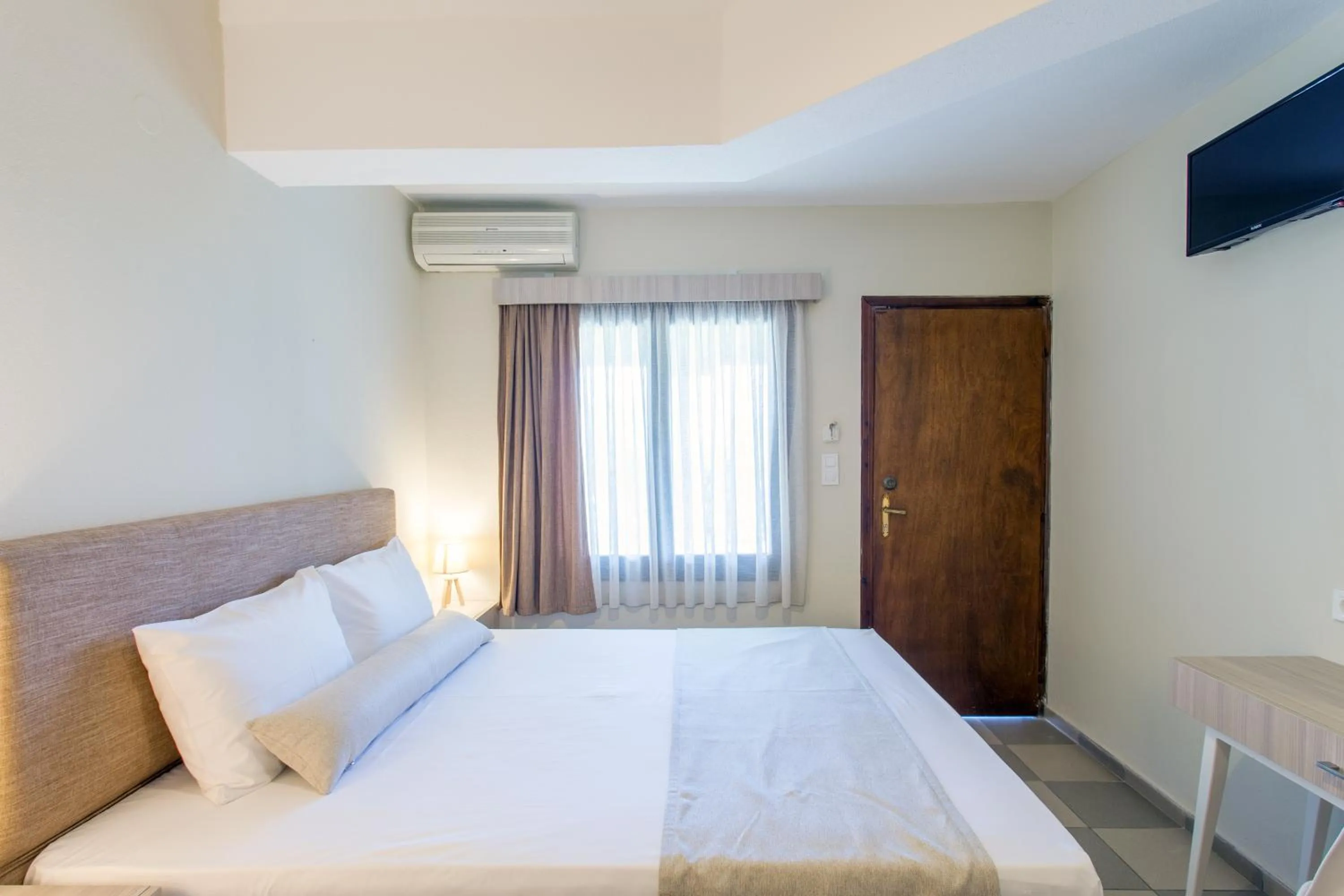 Bed in Maistrali Beach Studios