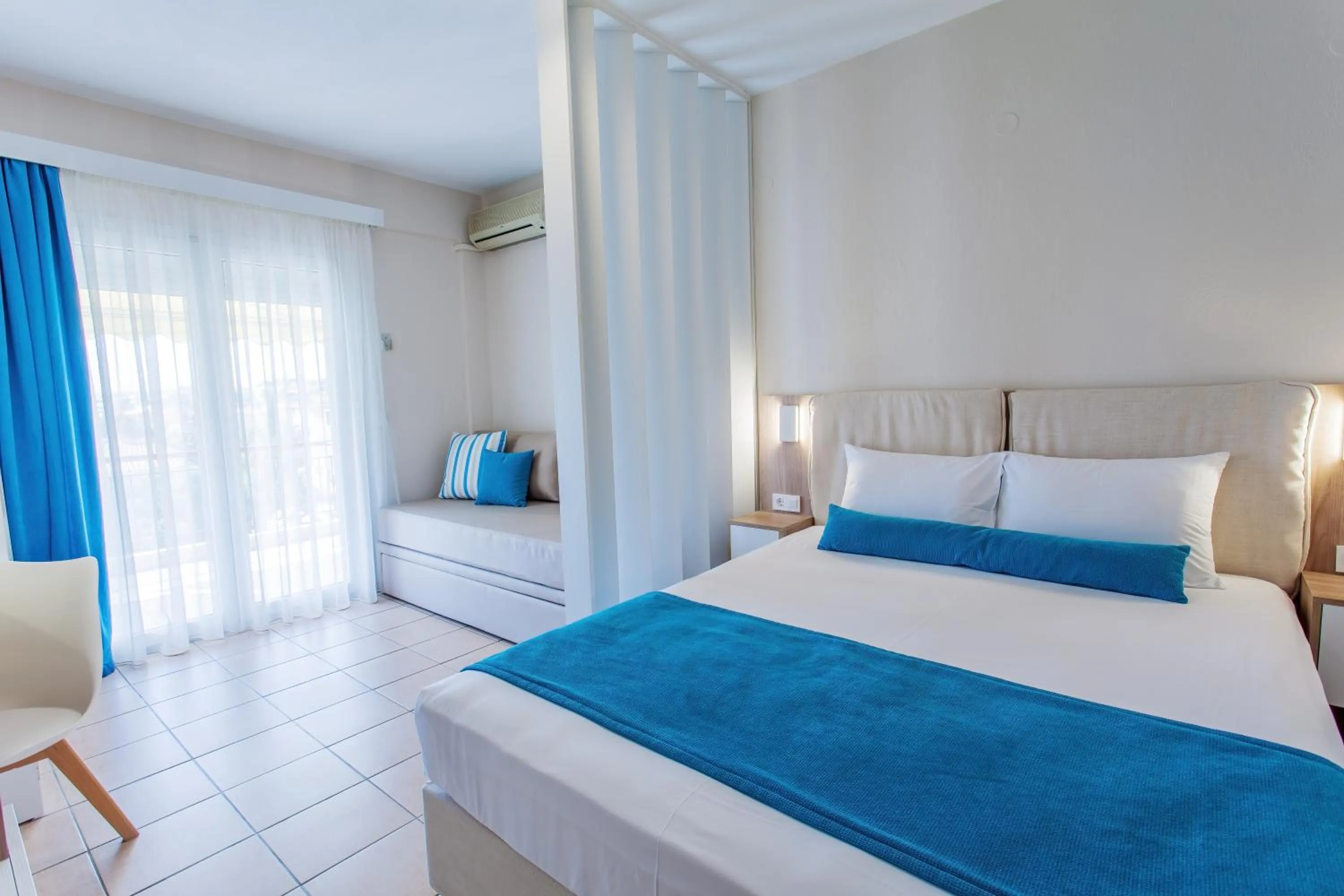 Photo of the whole room, Bed in Maistrali Beach Studios