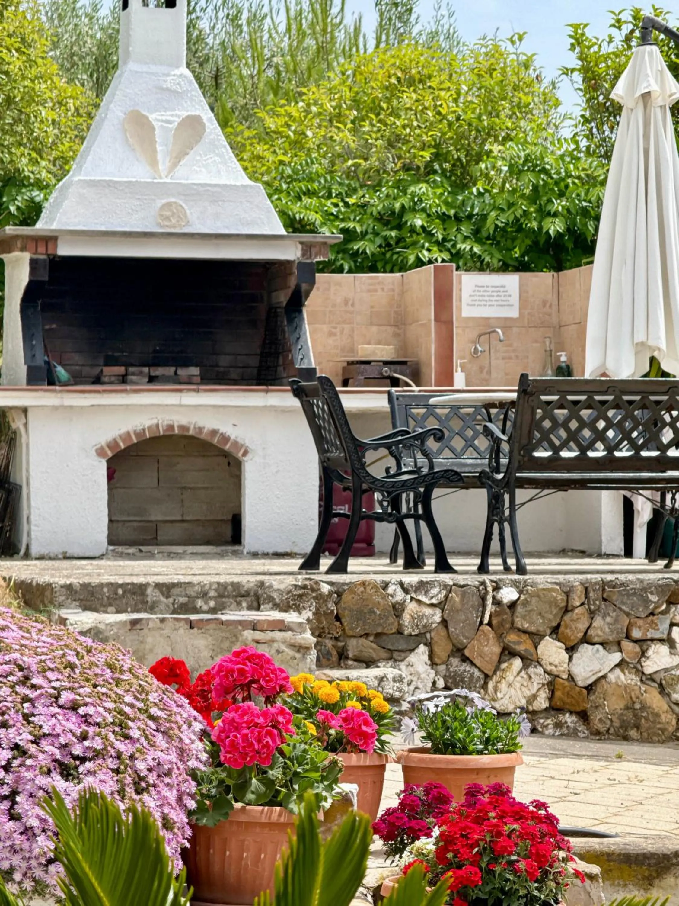 BBQ facilities in Maistrali Beach Studios
