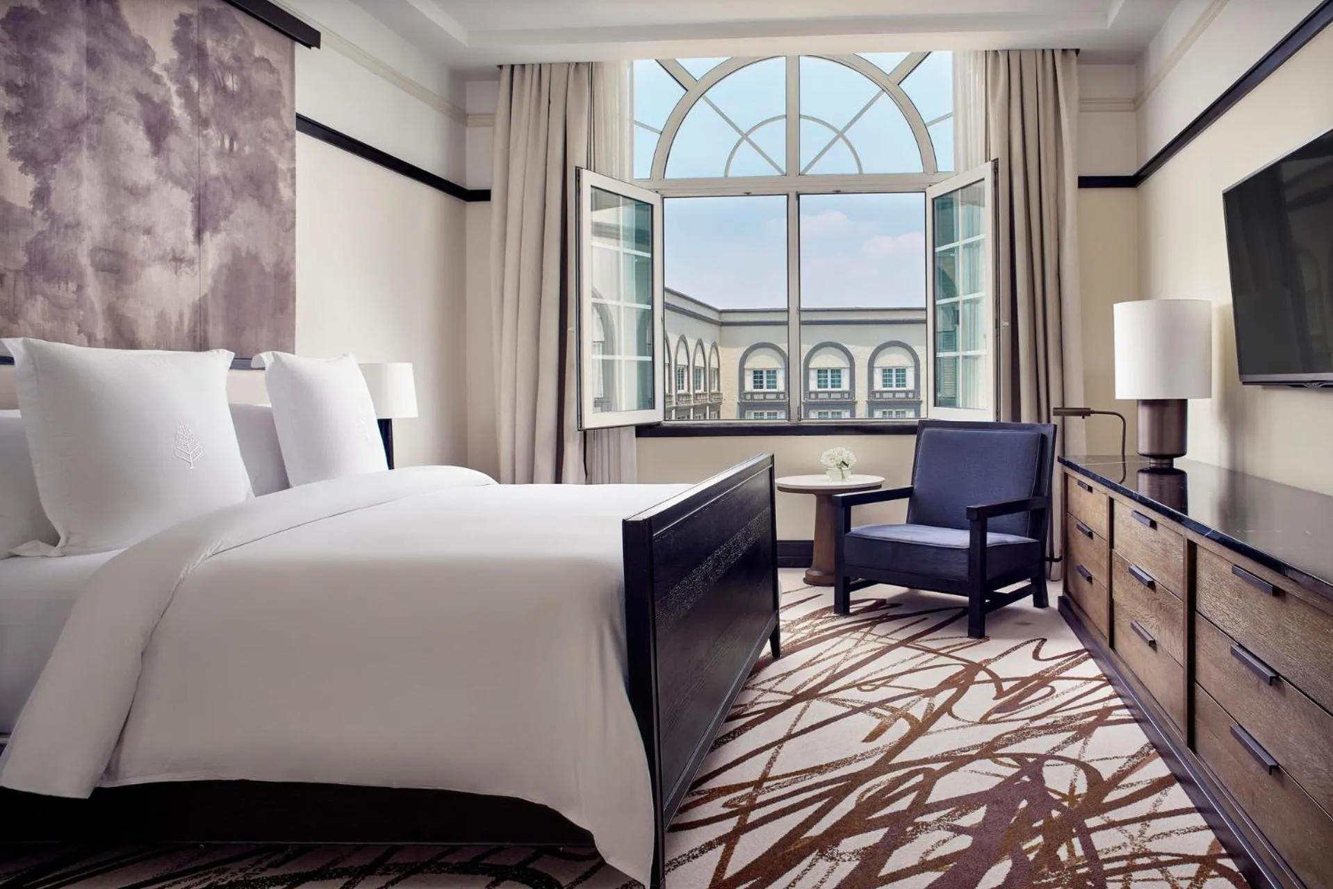 Bedroom, Bed in Four Seasons Hotel Mexico City