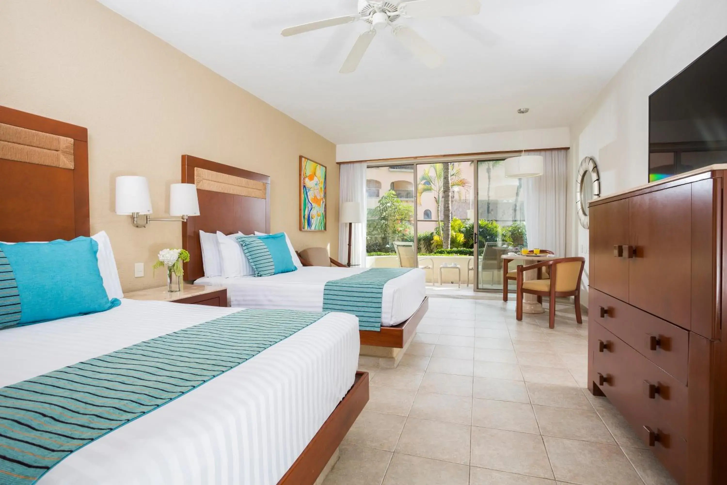 Photo of the whole room in Barceló Gran Faro Los Cabos Photo of the whole room in Barceló Gran Faro Los Cabos