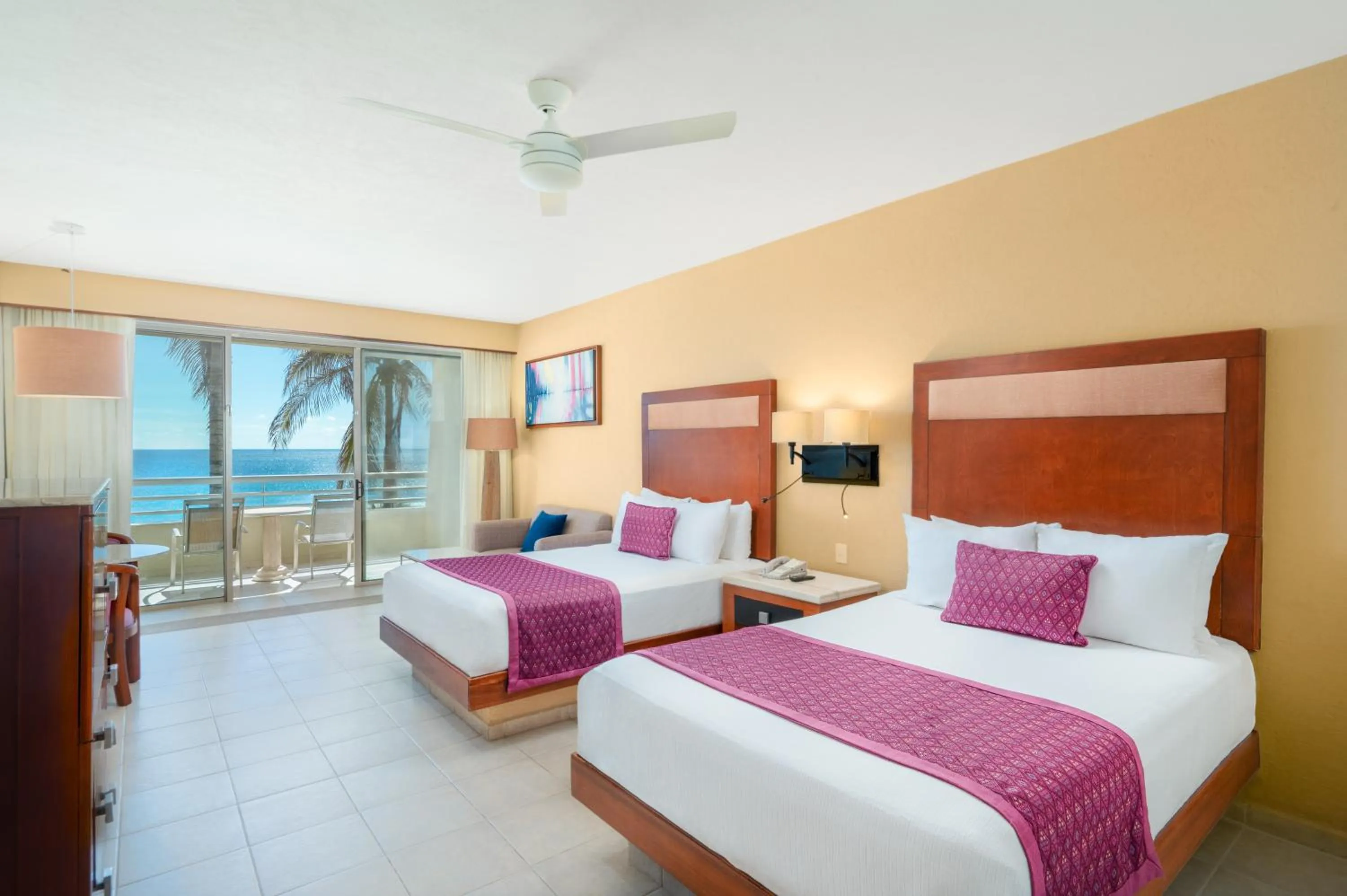 Bed in GR Solaris Lighthouse - All Inclusive