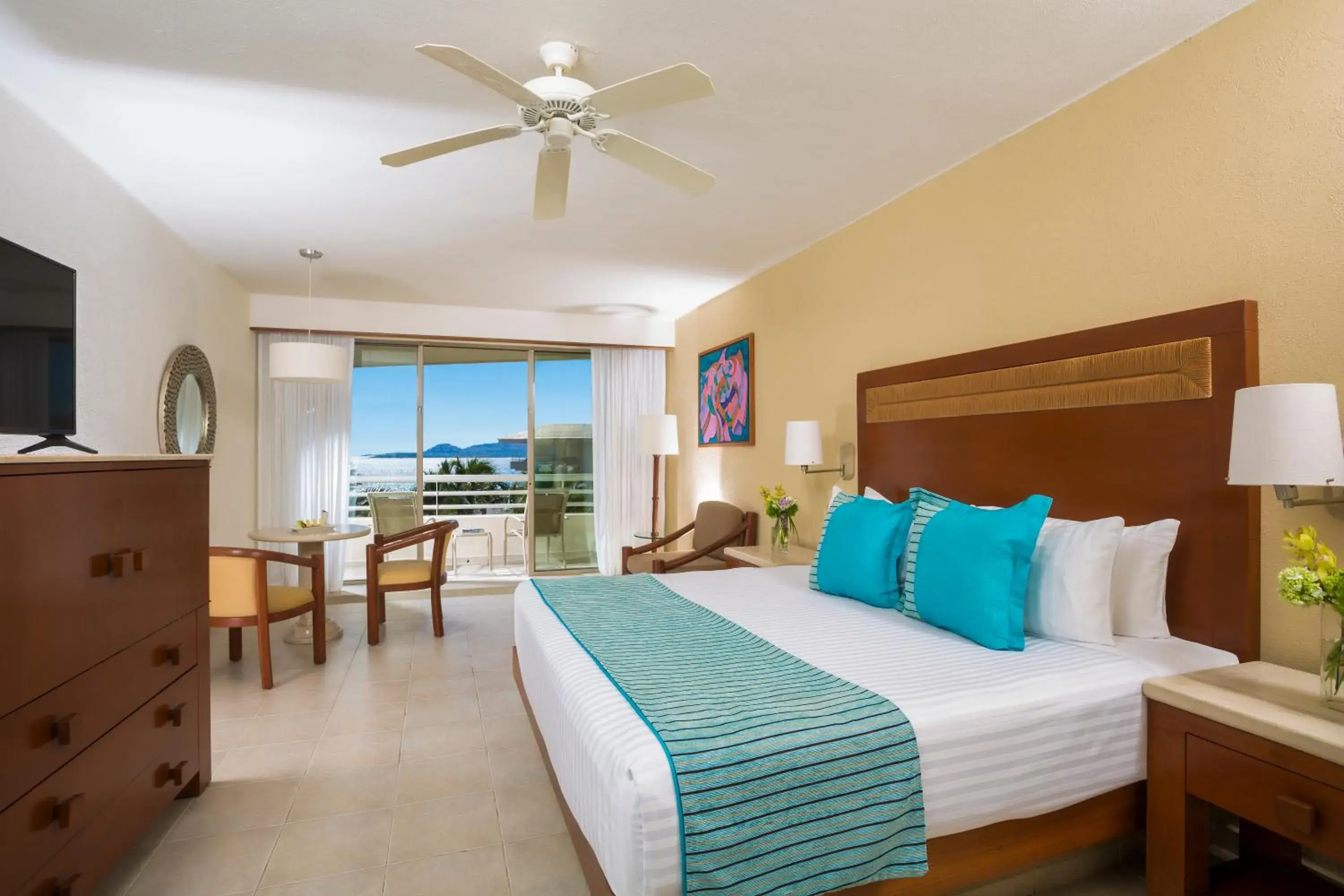 Photo of the whole room in Barceló Gran Faro Los Cabos Photo of the whole room in Barceló Gran Faro Los Cabos