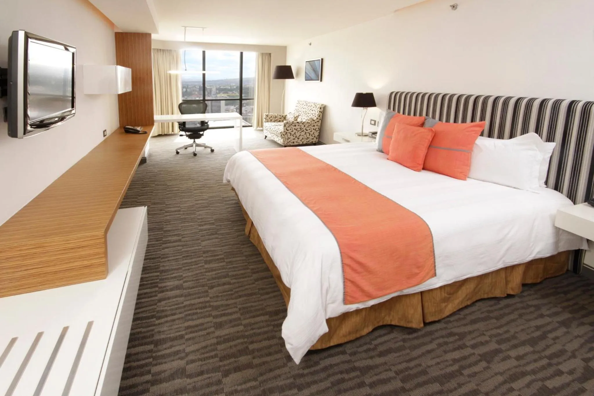 Photo of the whole room, Bed in Presidente InterContinental Guadalajara by IHG