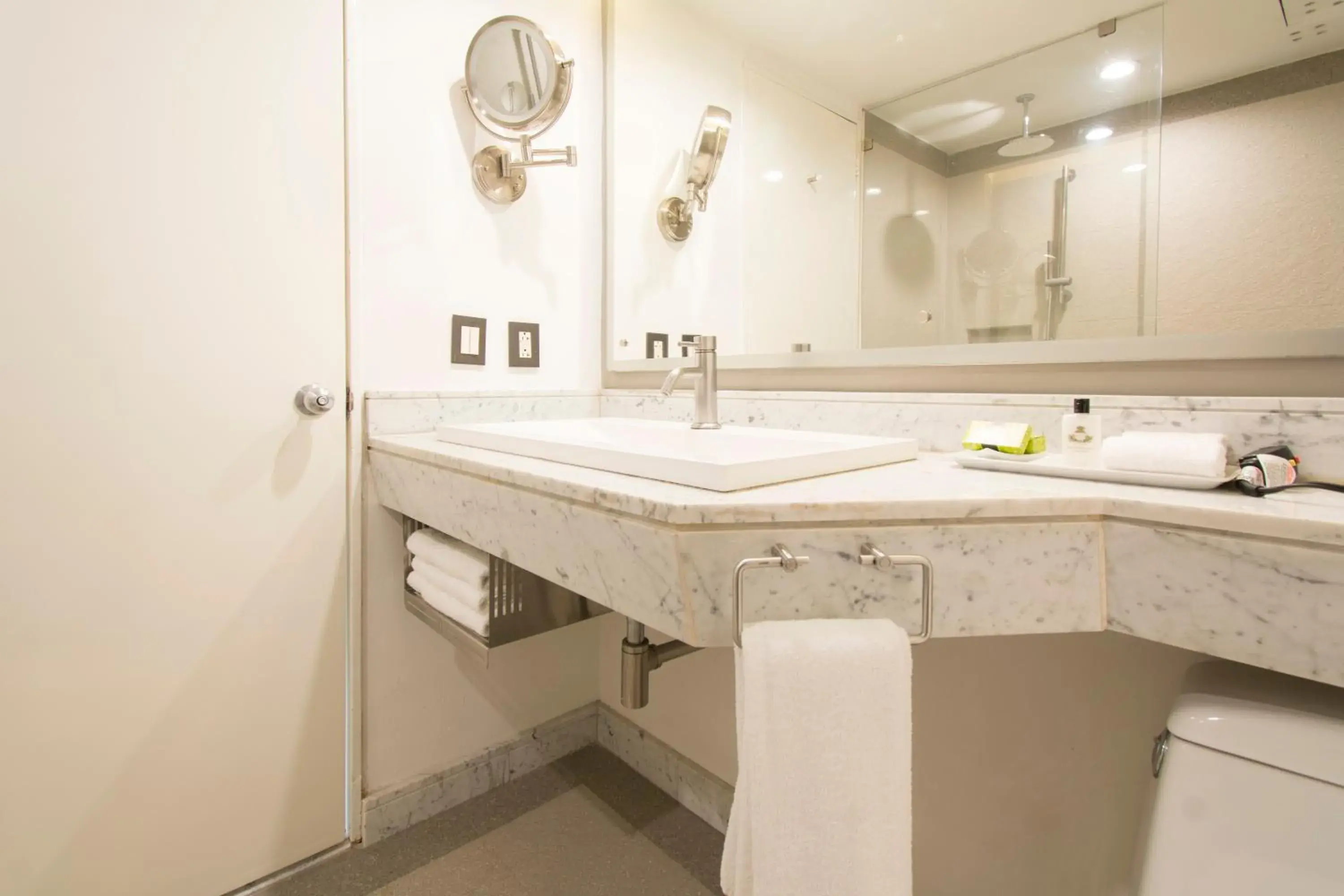 Premium King Room in Presidente InterContinental Guadalajara by IHG Premium King Room in Presidente InterContinental Guadalajara by IHG