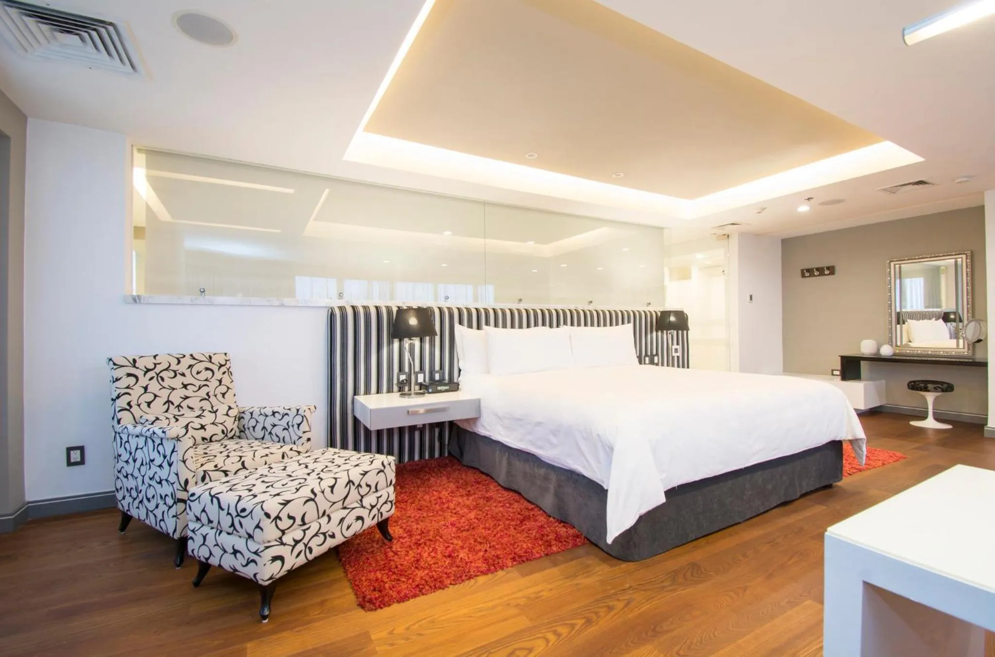 Photo of the whole room, Bed in Presidente InterContinental Guadalajara by IHG