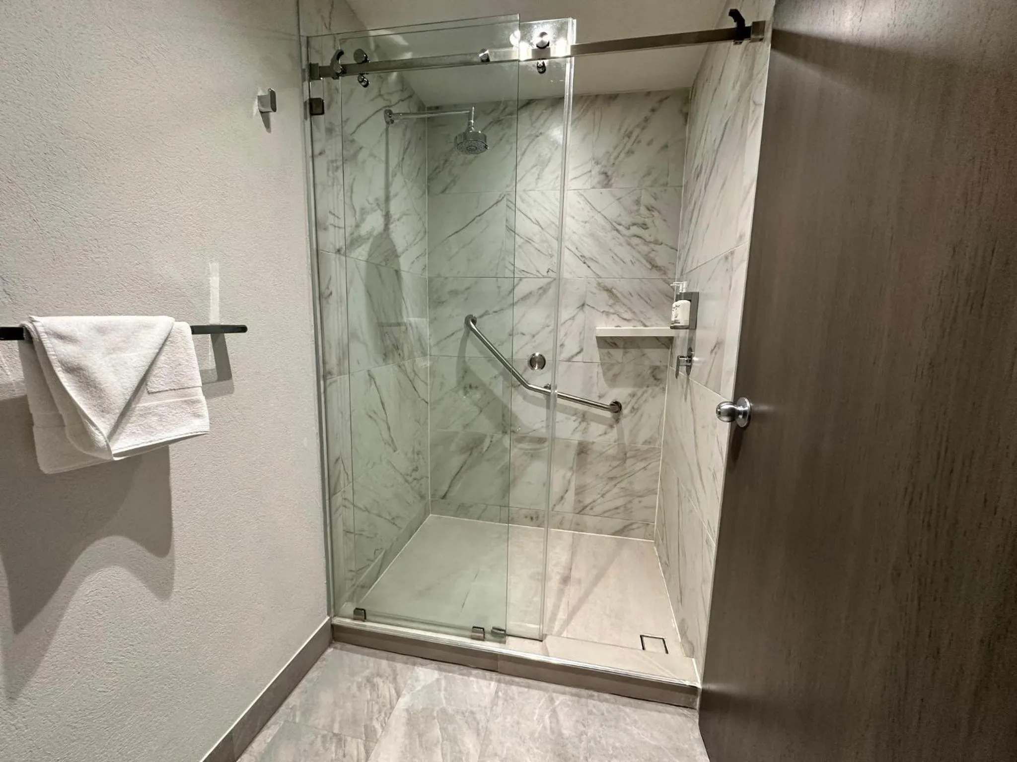 Photo of the whole room in Holiday Inn Express Guadalajara Expo by IHG