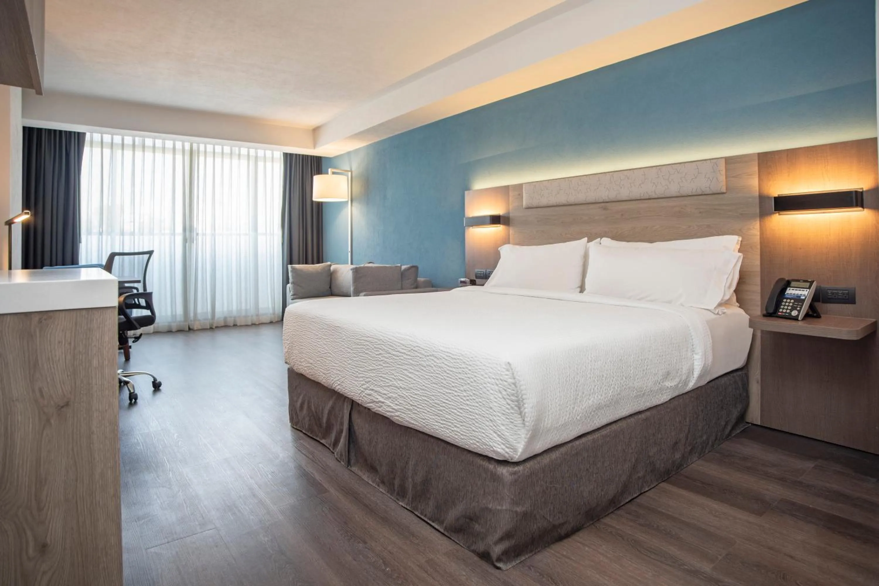 Bed in Holiday Inn Express Guadalajara Expo by IHG