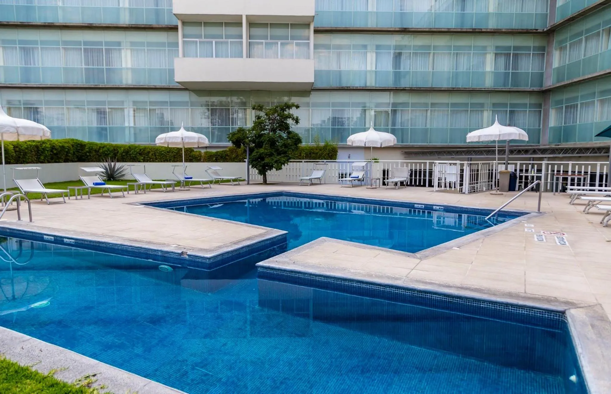 Swimming pool in Holiday Inn Express Guadalajara Expo by IHG
