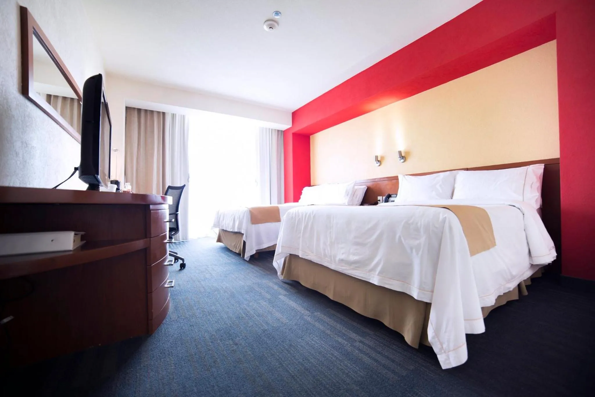 Photo of the whole room, Bed in Holiday Inn Express Guadalajara Expo by IHG