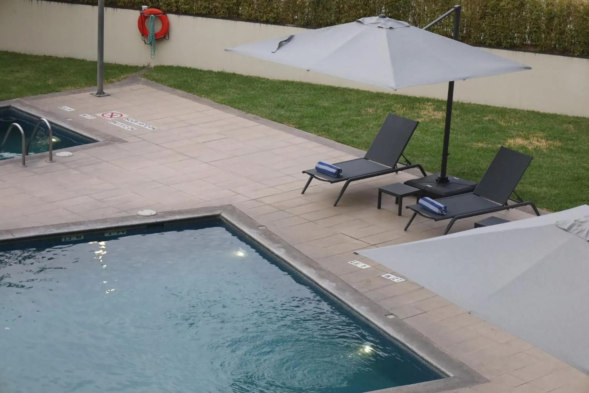 Swimming pool in Holiday Inn Express Guadalajara Expo by IHG