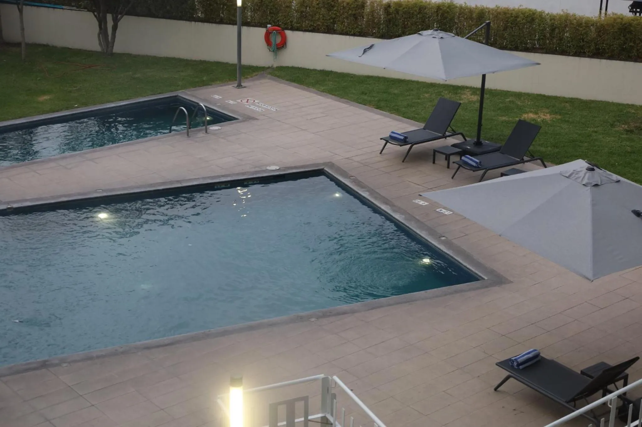 Swimming pool in Holiday Inn Express Guadalajara Expo by IHG