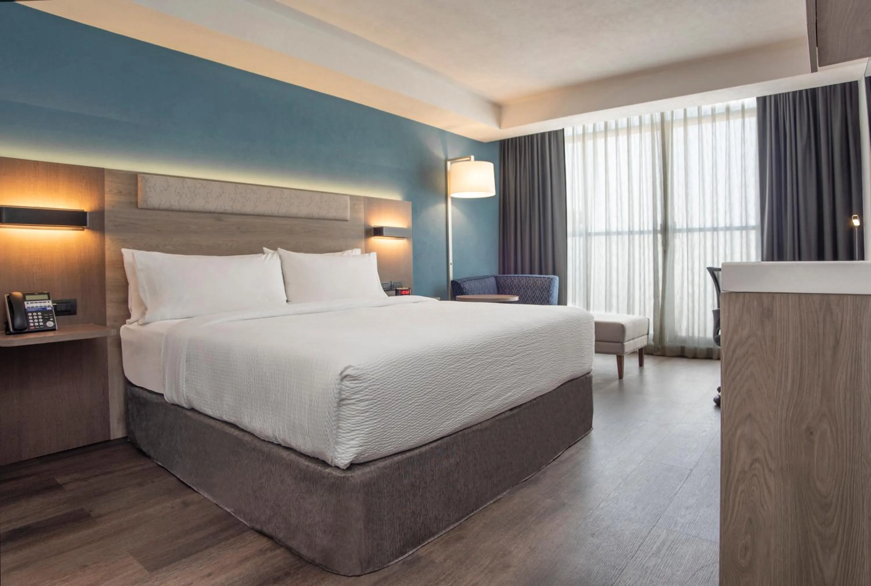 Bed in Holiday Inn Express Guadalajara Expo by IHG