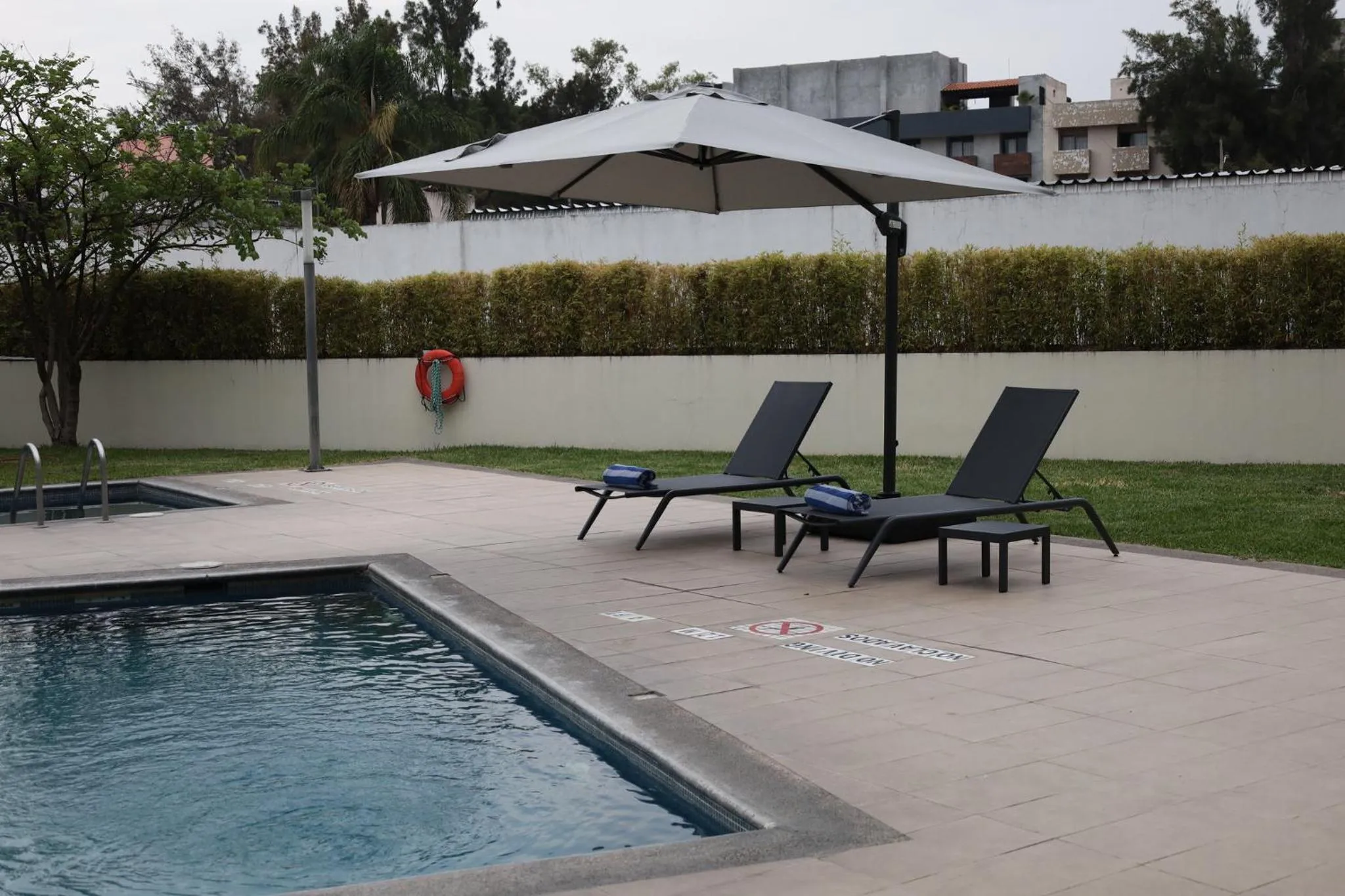 Swimming pool in Holiday Inn Express Guadalajara Expo by IHG