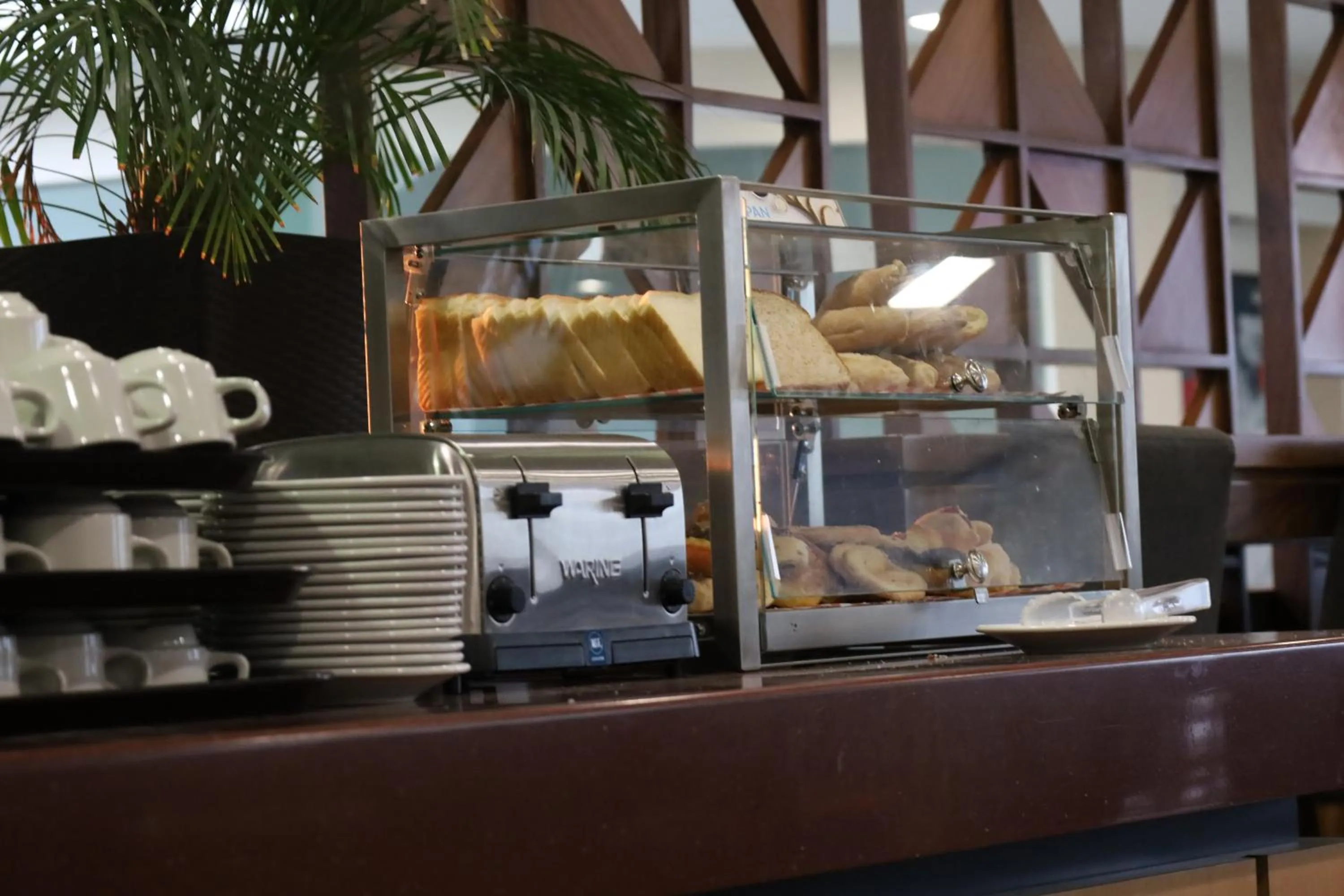 Coffee/tea facilities in Holiday Inn Express Guadalajara Expo by IHG