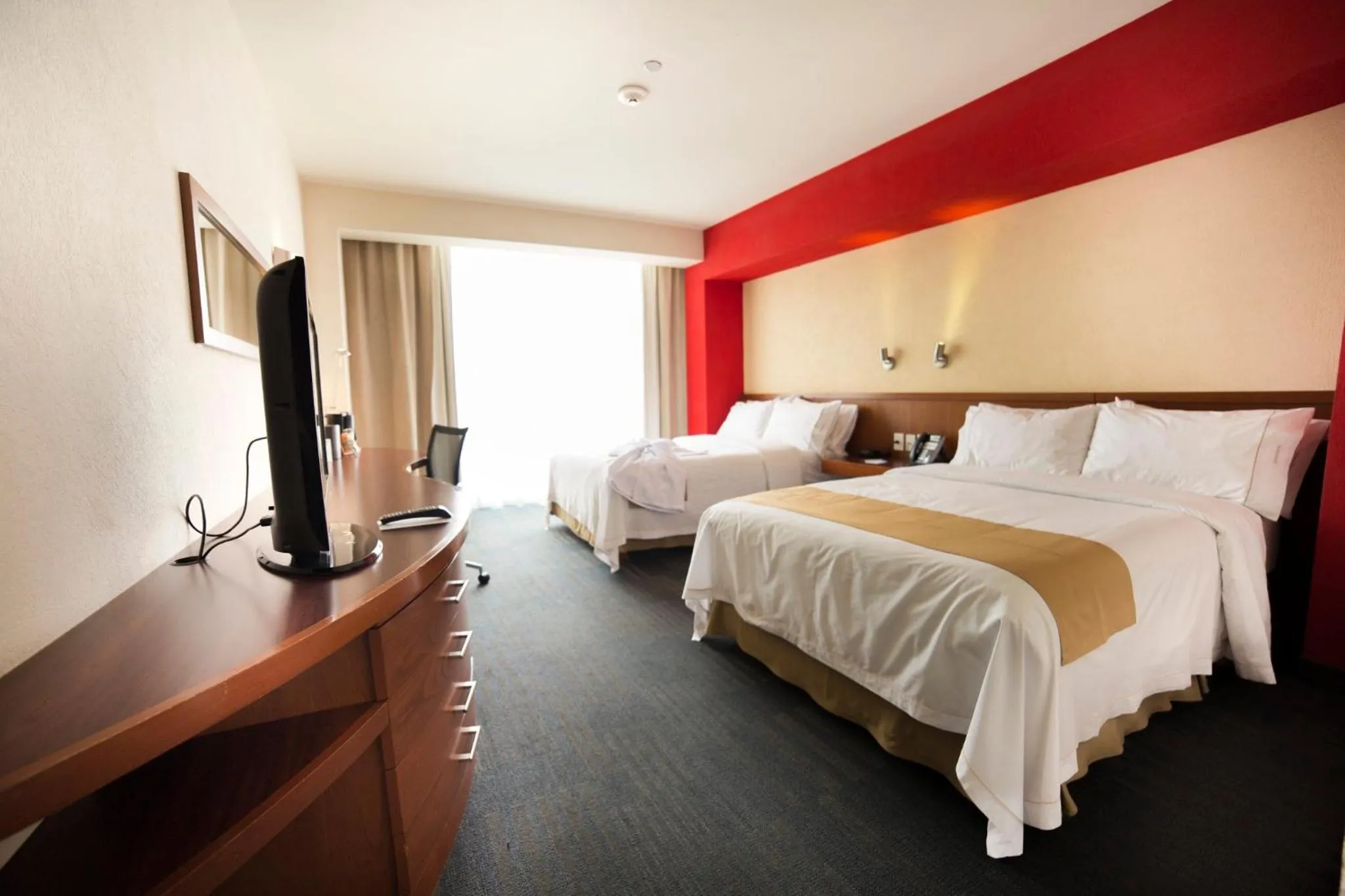 Photo of the whole room, Bed in Holiday Inn Express Guadalajara Expo by IHG