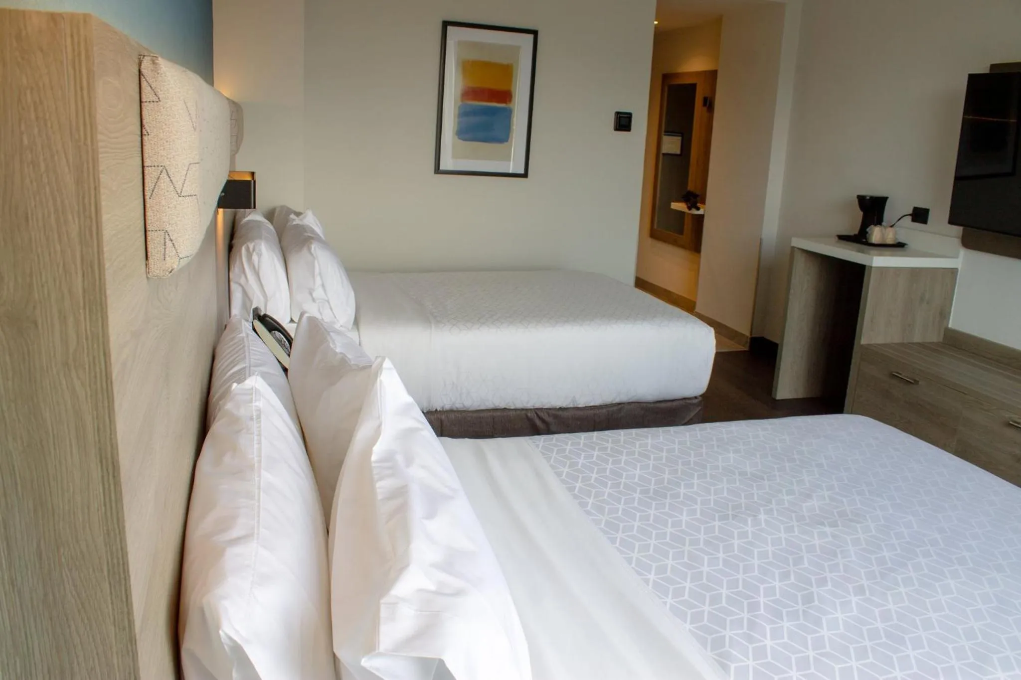 Photo of the whole room, Bed in Holiday Inn Express Guadalajara Expo by IHG