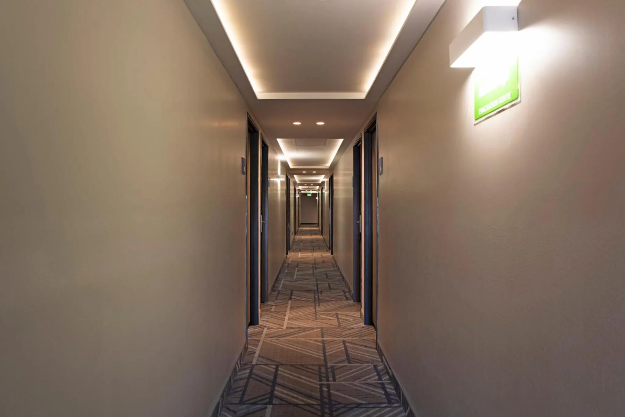 Lobby or reception in Holiday Inn Express Guadalajara Expo by IHG