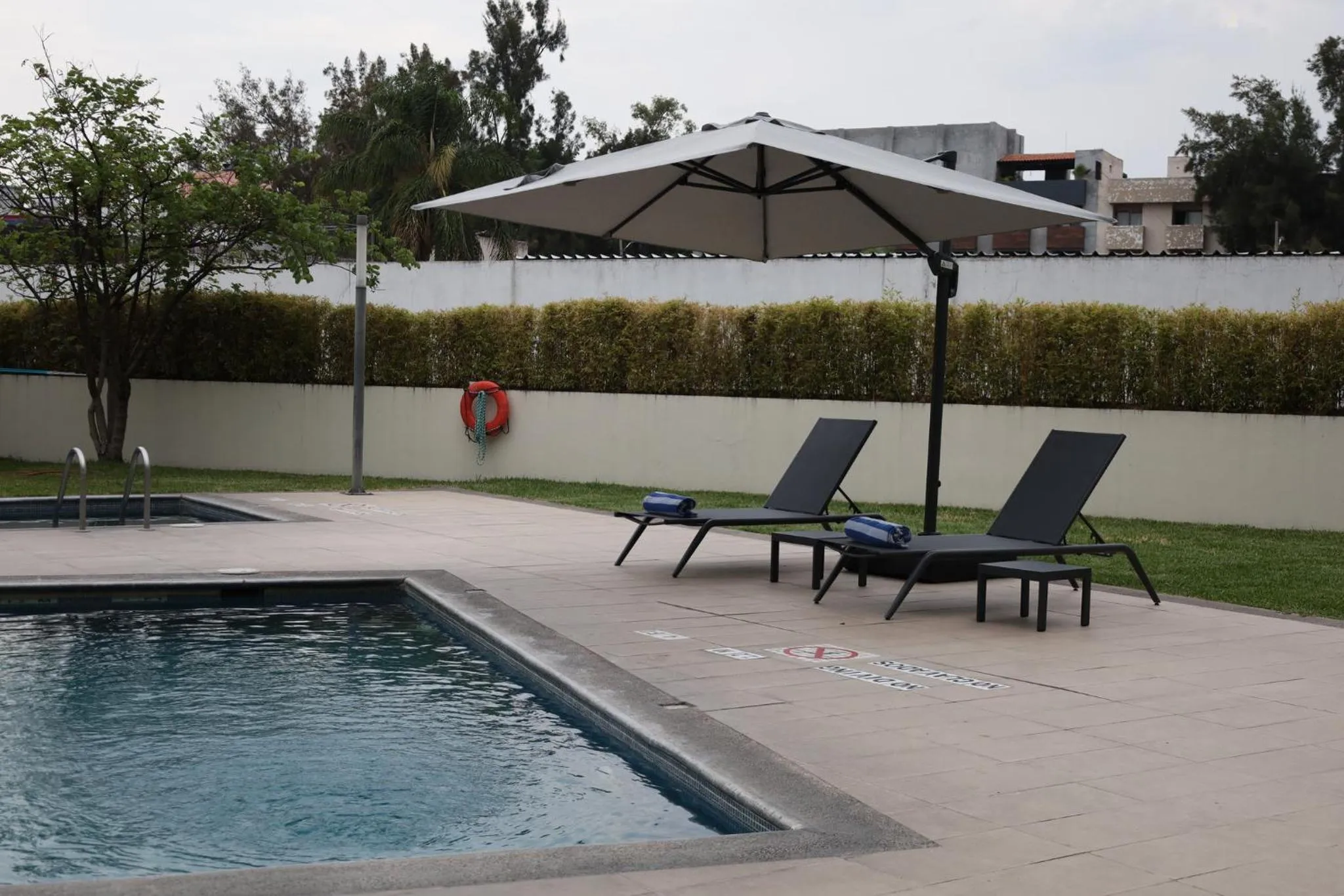 Swimming pool in Holiday Inn Express Guadalajara Expo by IHG