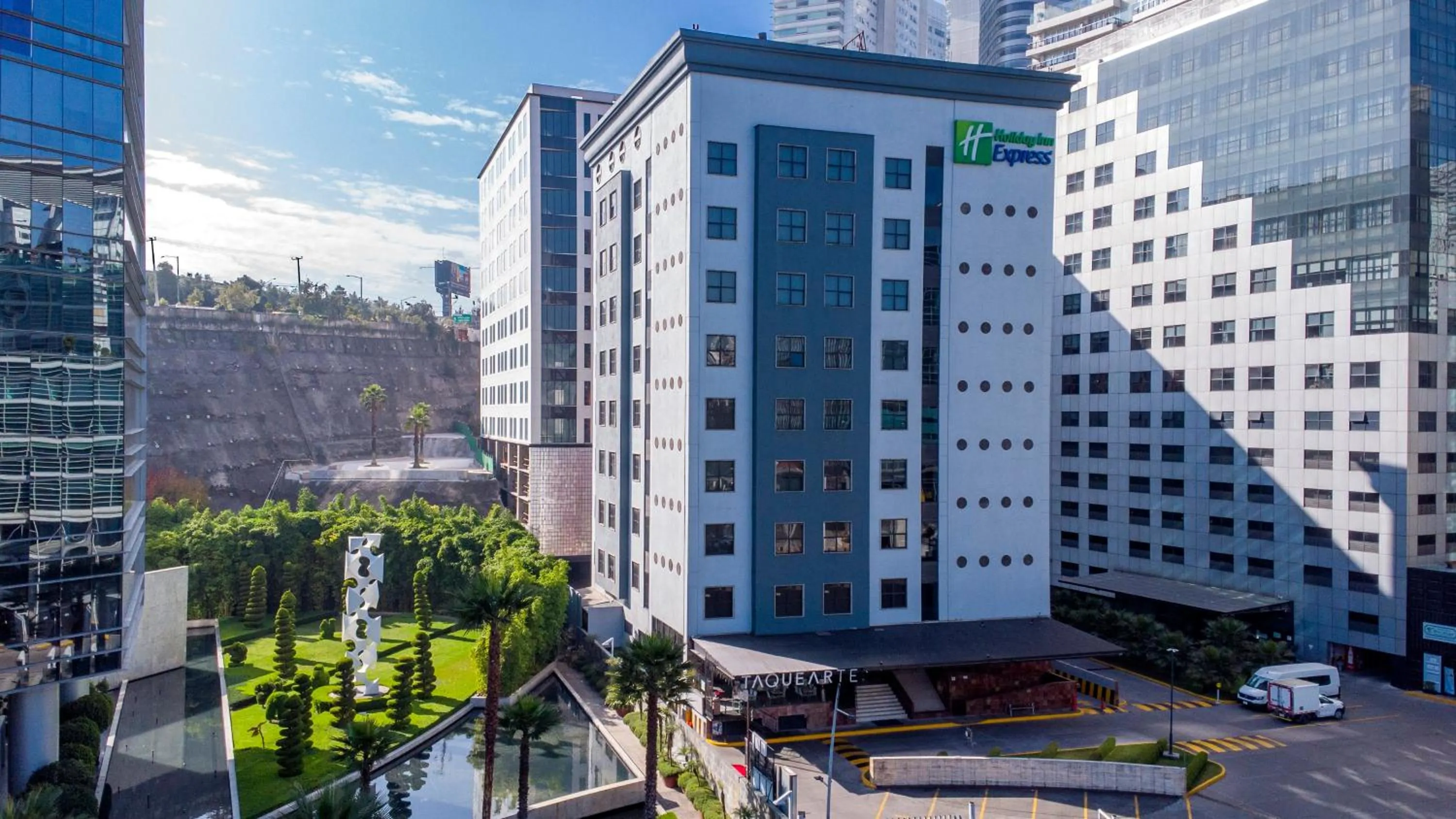 Property building in Holiday Inn Express Mexico Santa Fe by IHG