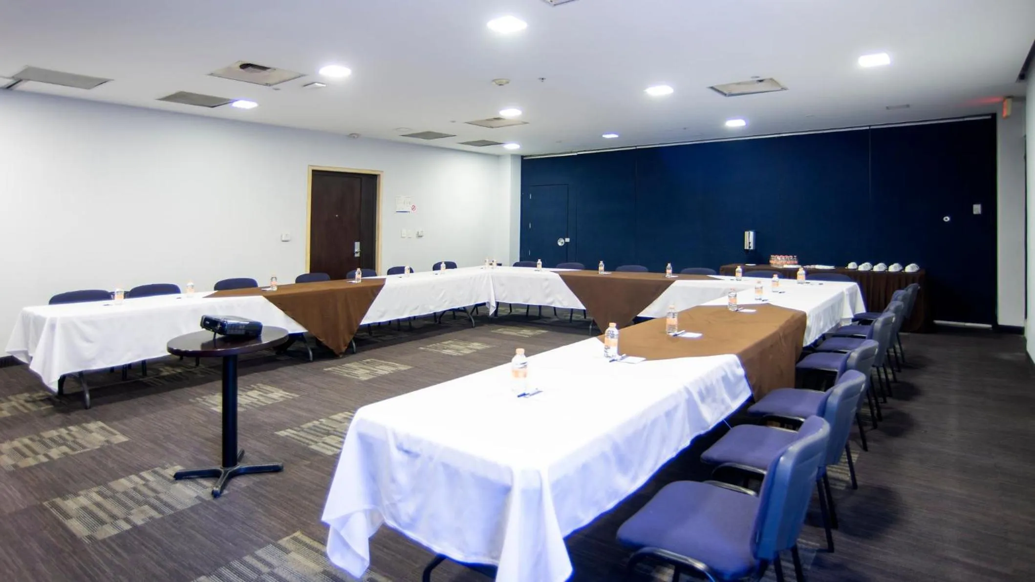 Meeting/conference room in Holiday Inn Express Mexico Santa Fe by IHG
