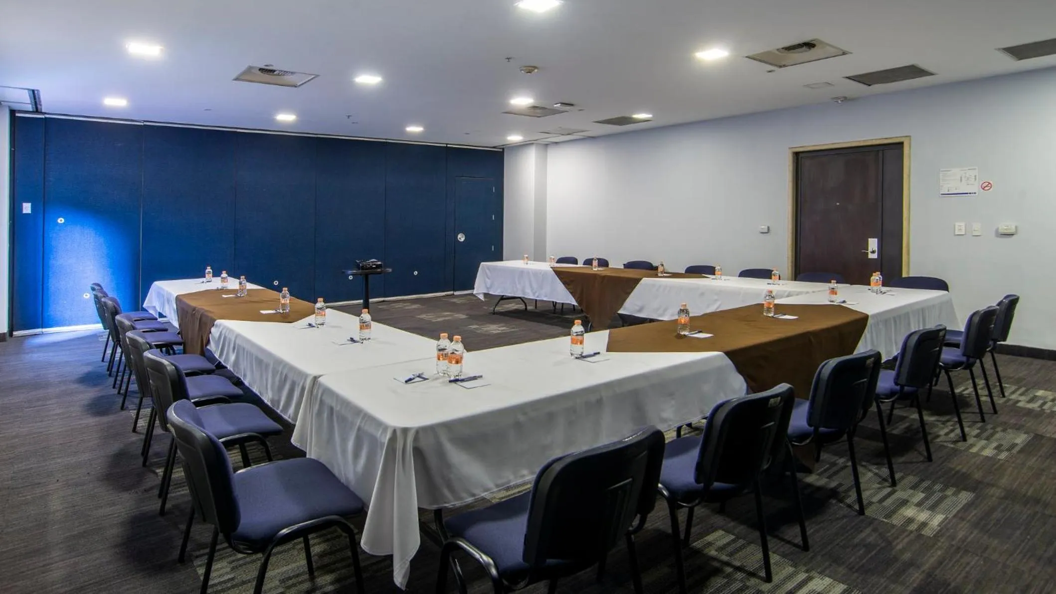 Meeting/conference room in Holiday Inn Express Mexico Santa Fe by IHG