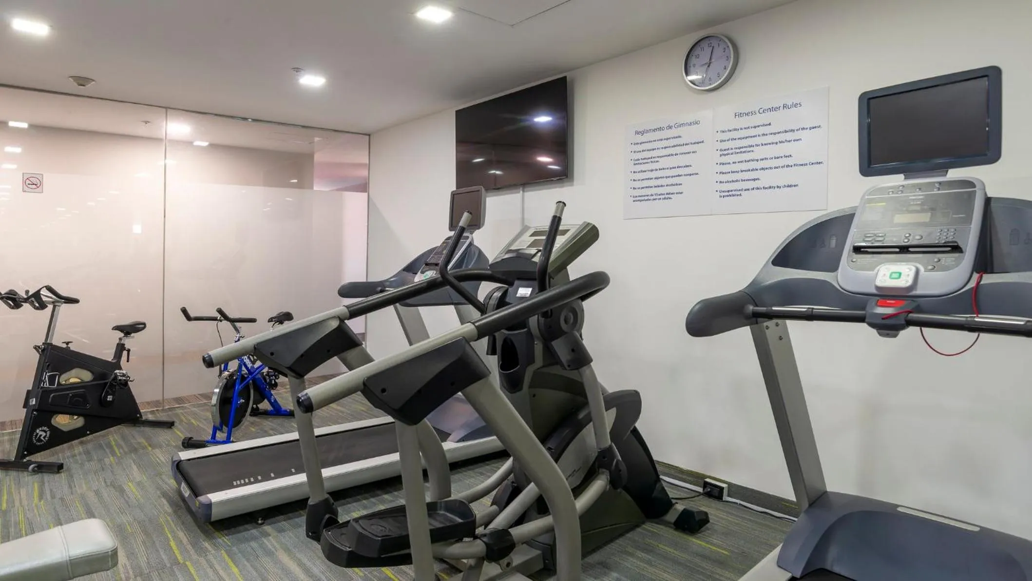 Fitness centre/facilities in Holiday Inn Express Mexico Santa Fe by IHG
