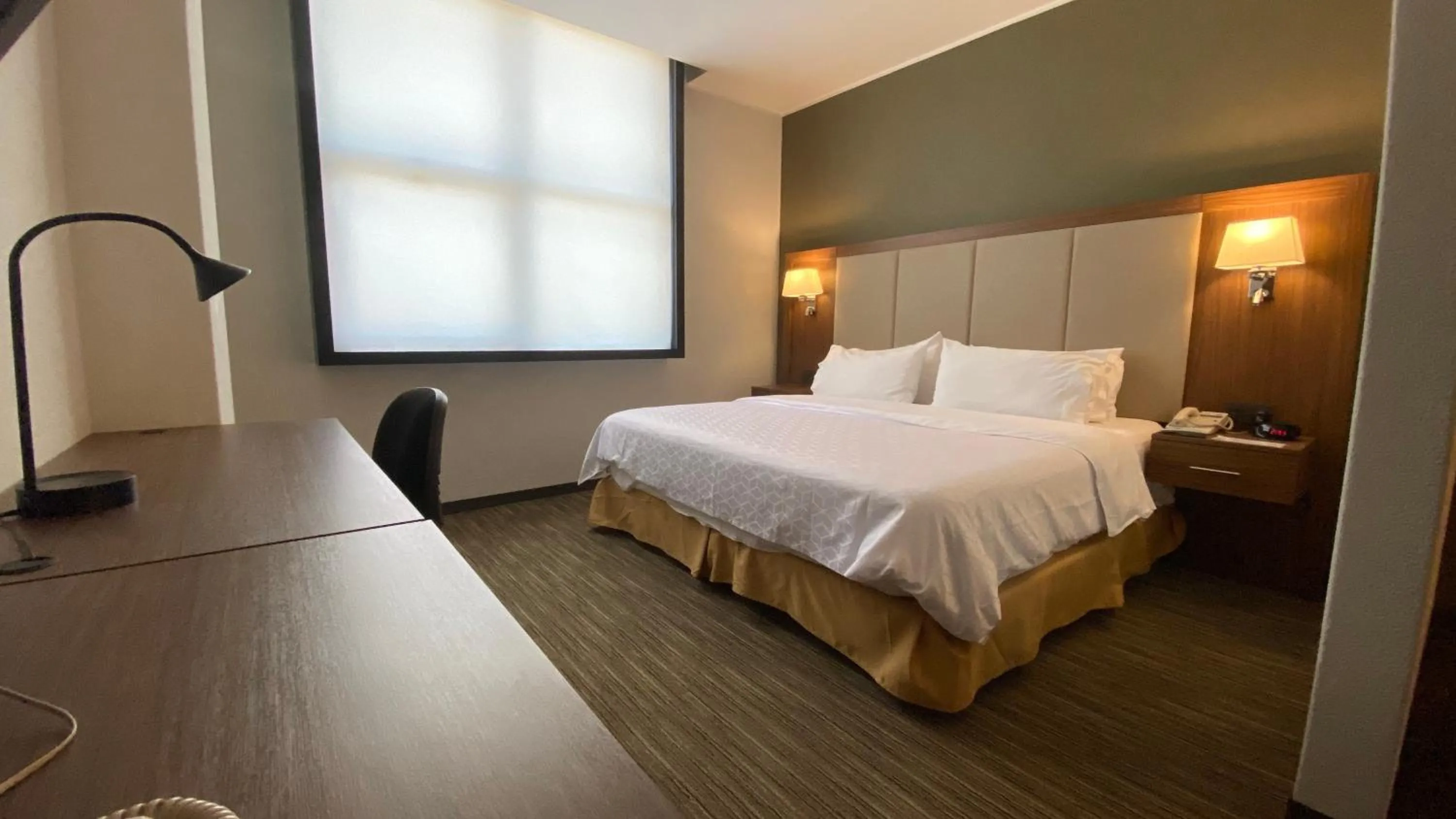 Bed in Holiday Inn Express Mexico Santa Fe by IHG