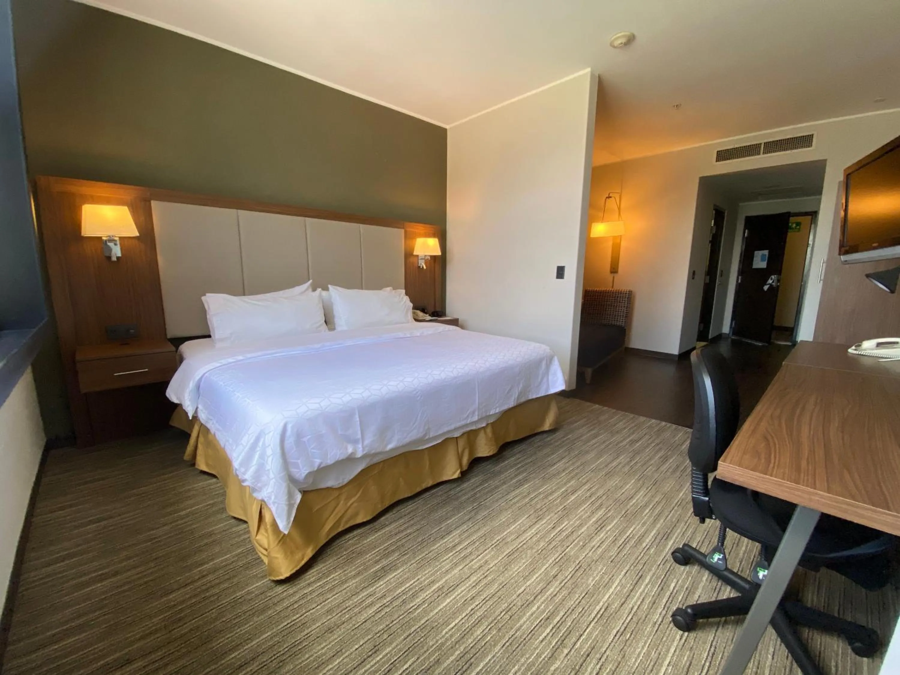 Bed in Holiday Inn Express Mexico Santa Fe by IHG